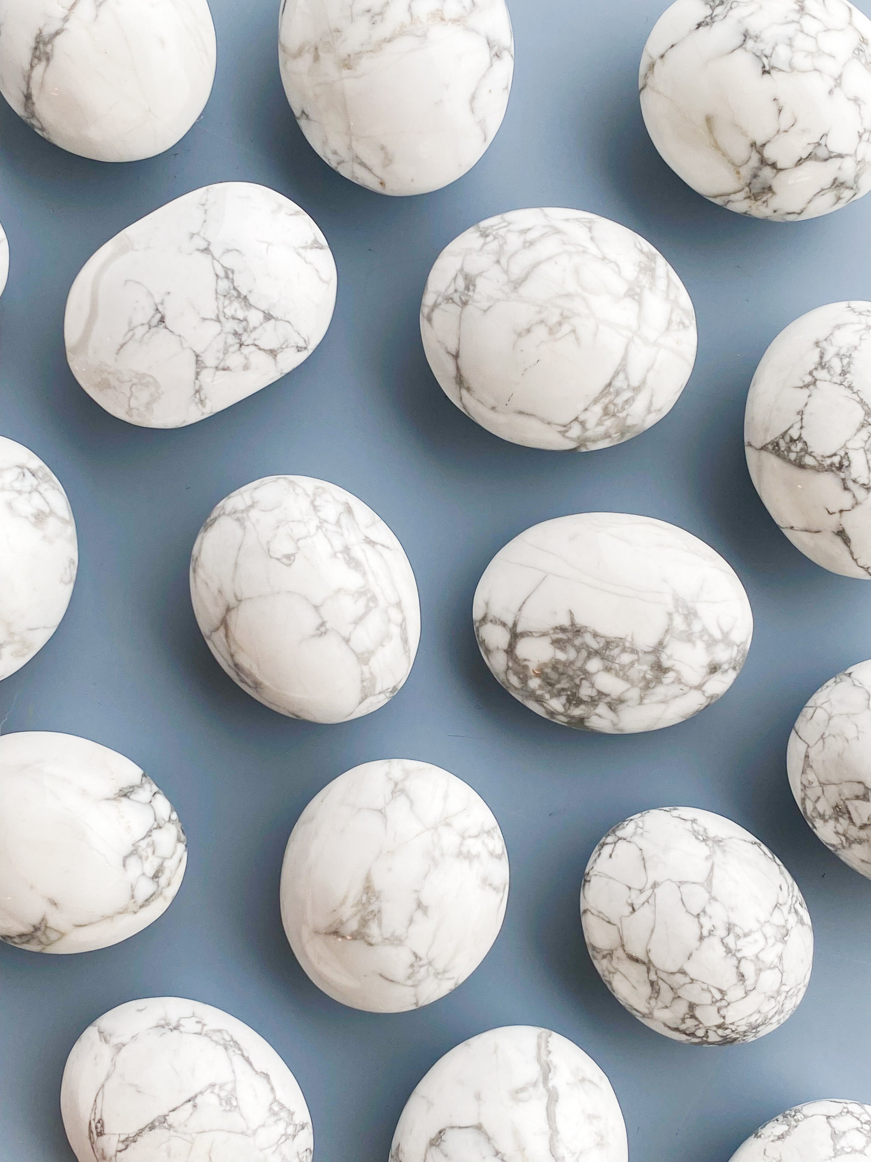 Howlit Palmstone