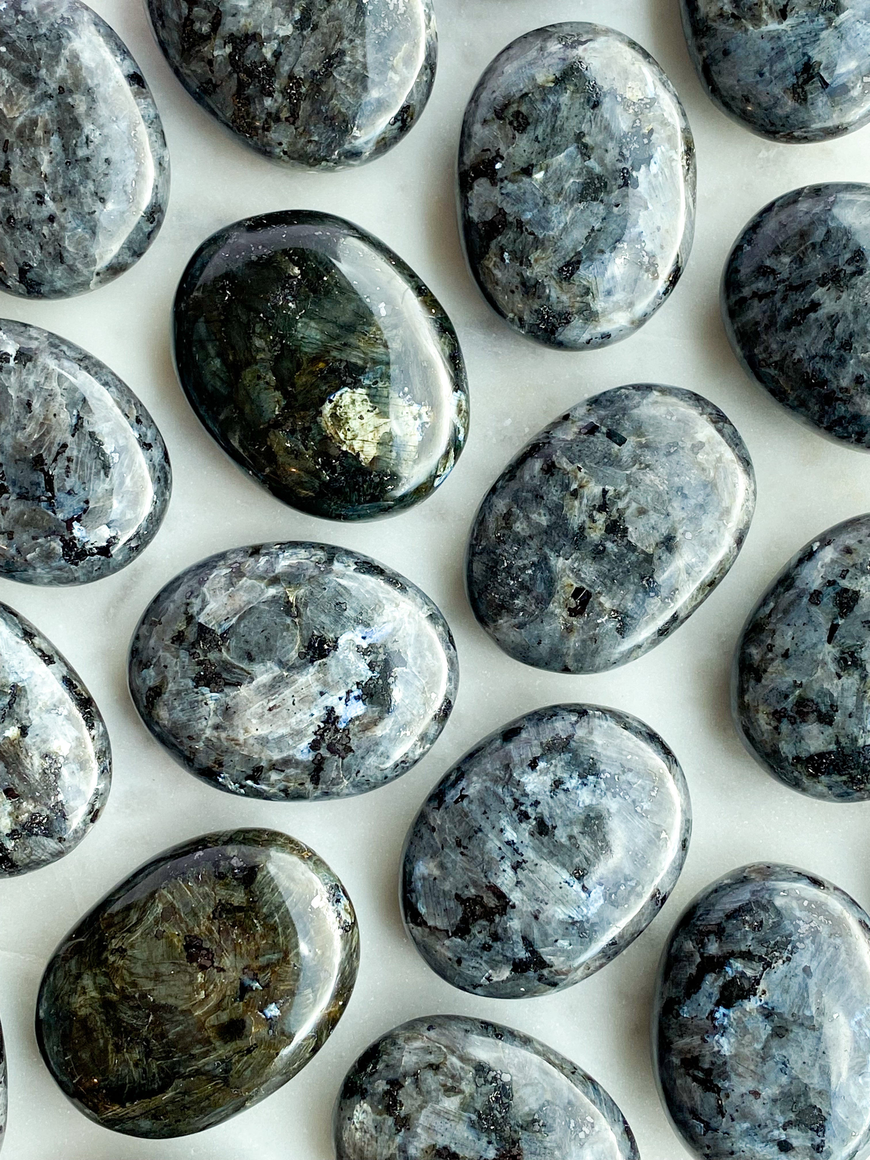Larvikit Palmstone