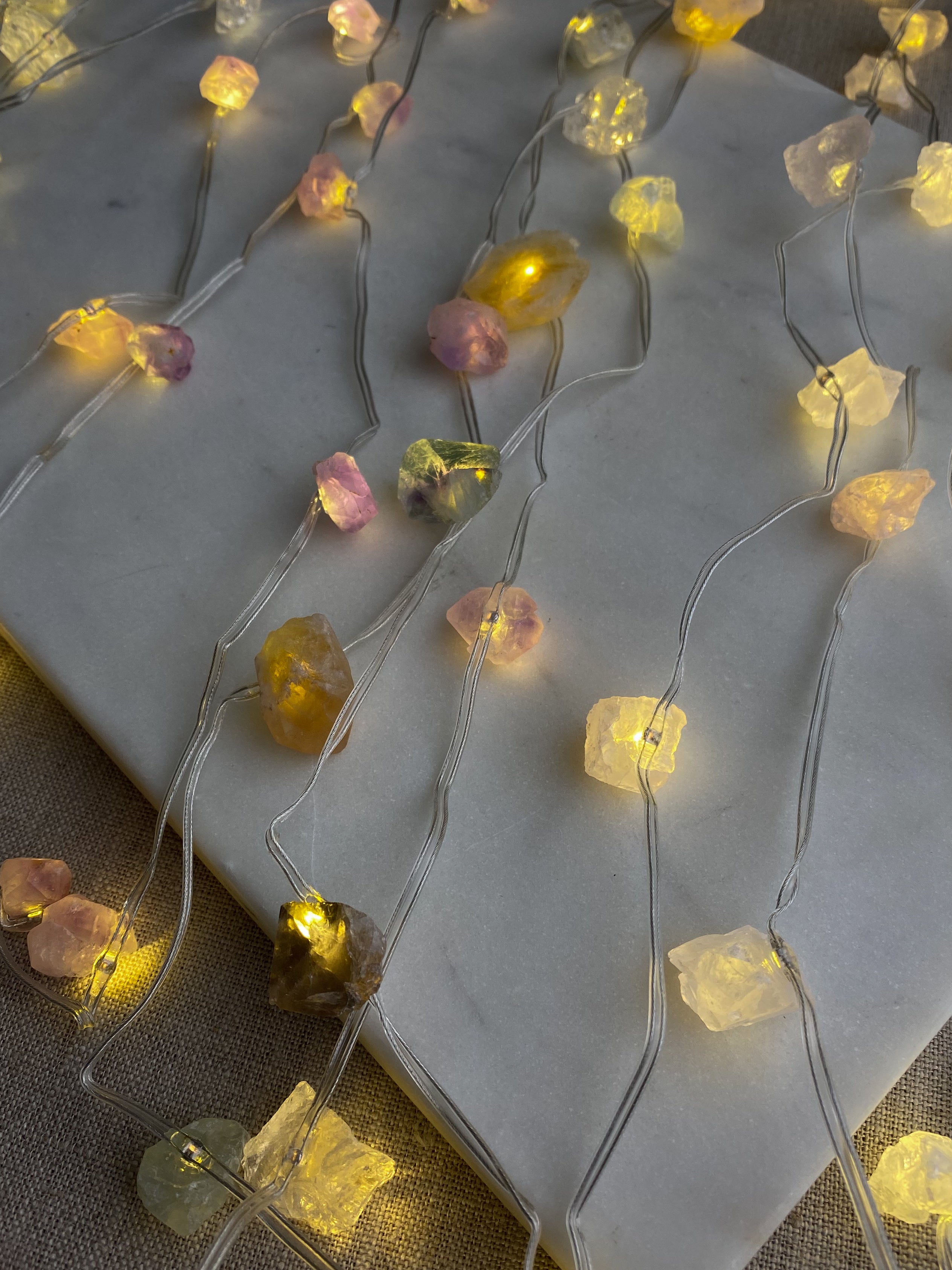 Regnbågsfärgade LED-kristallljusslingor