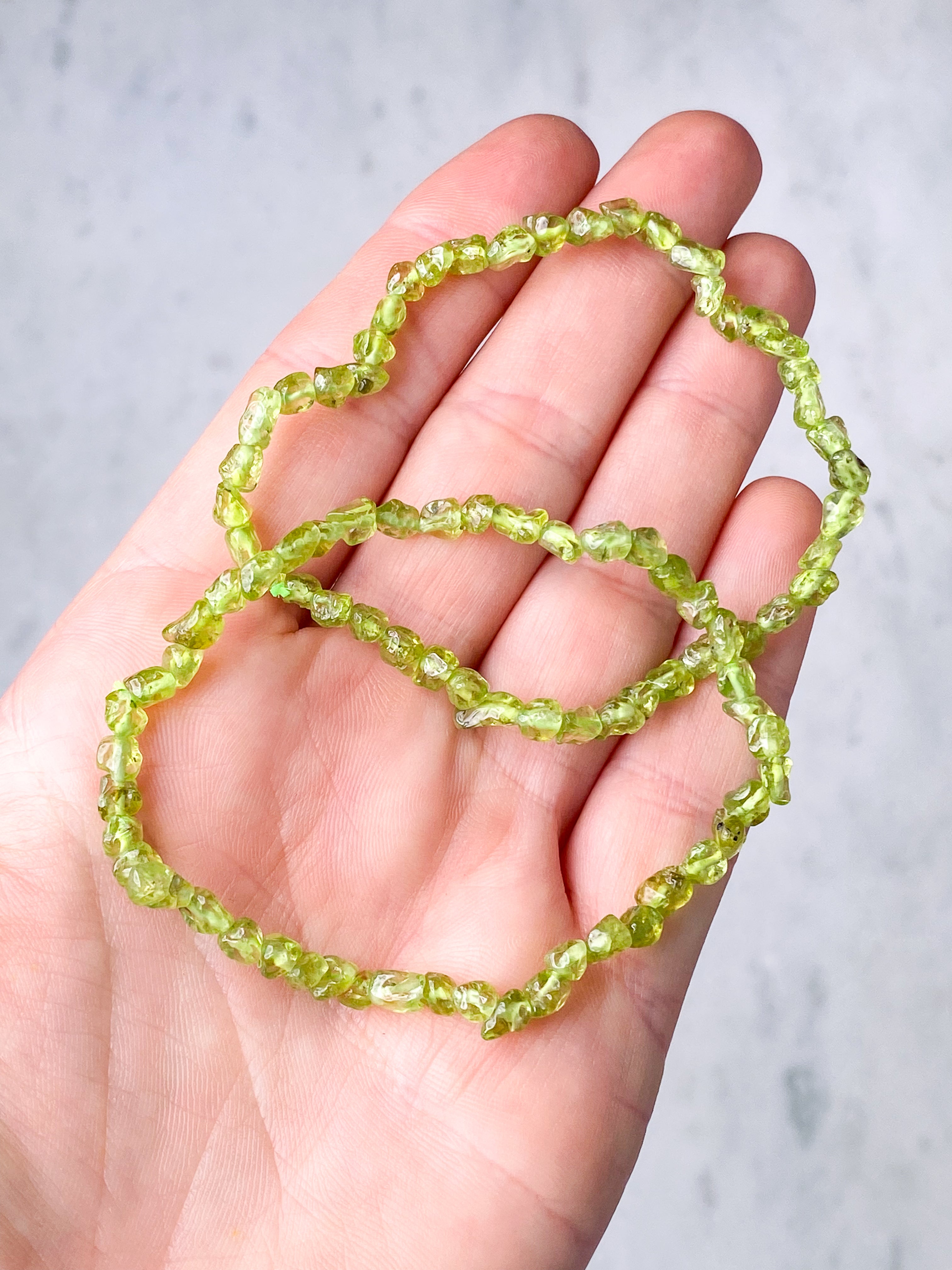 Peridot Mini Raw Armbånd