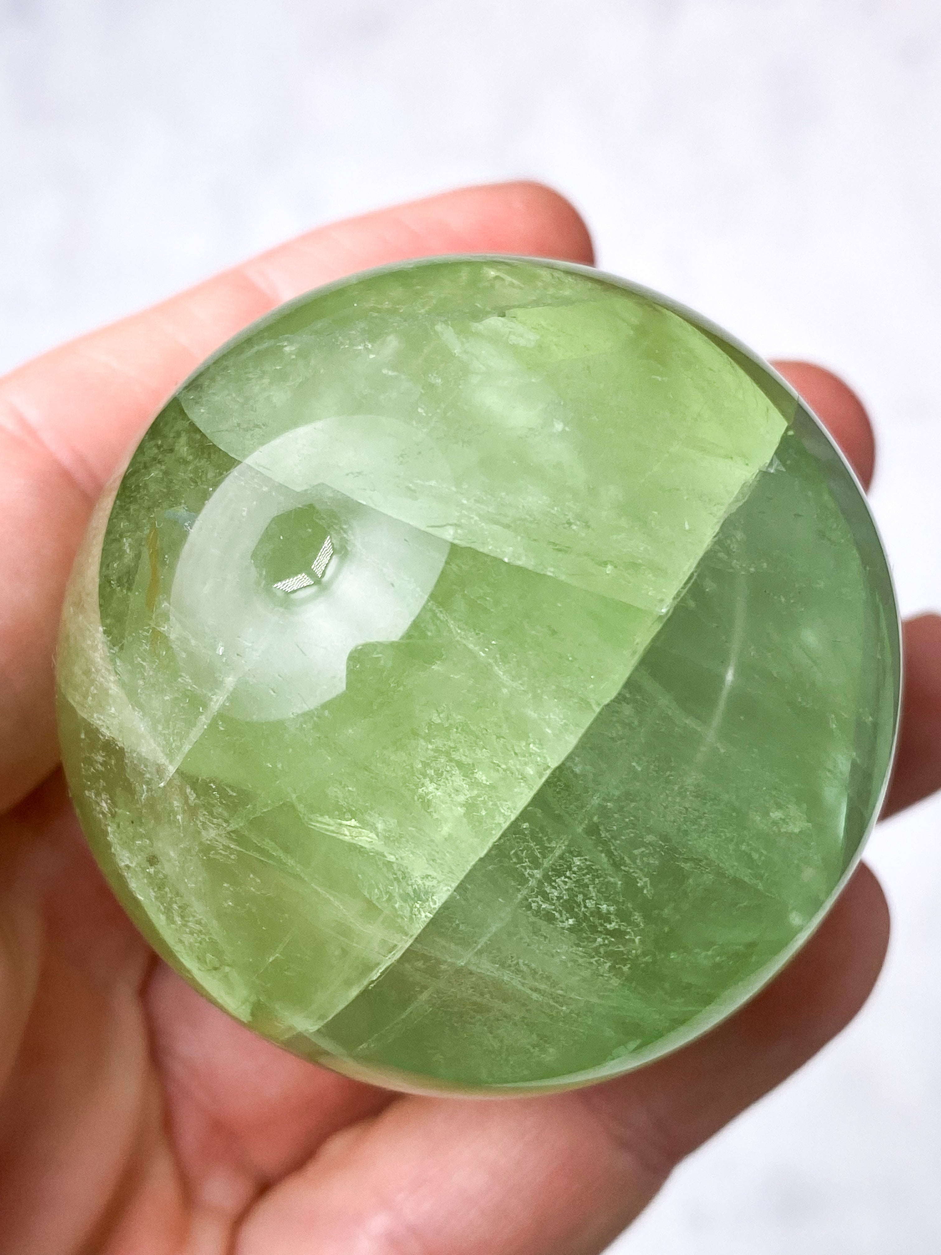 Apple Green Fluorit Kugle (Nr. 4)