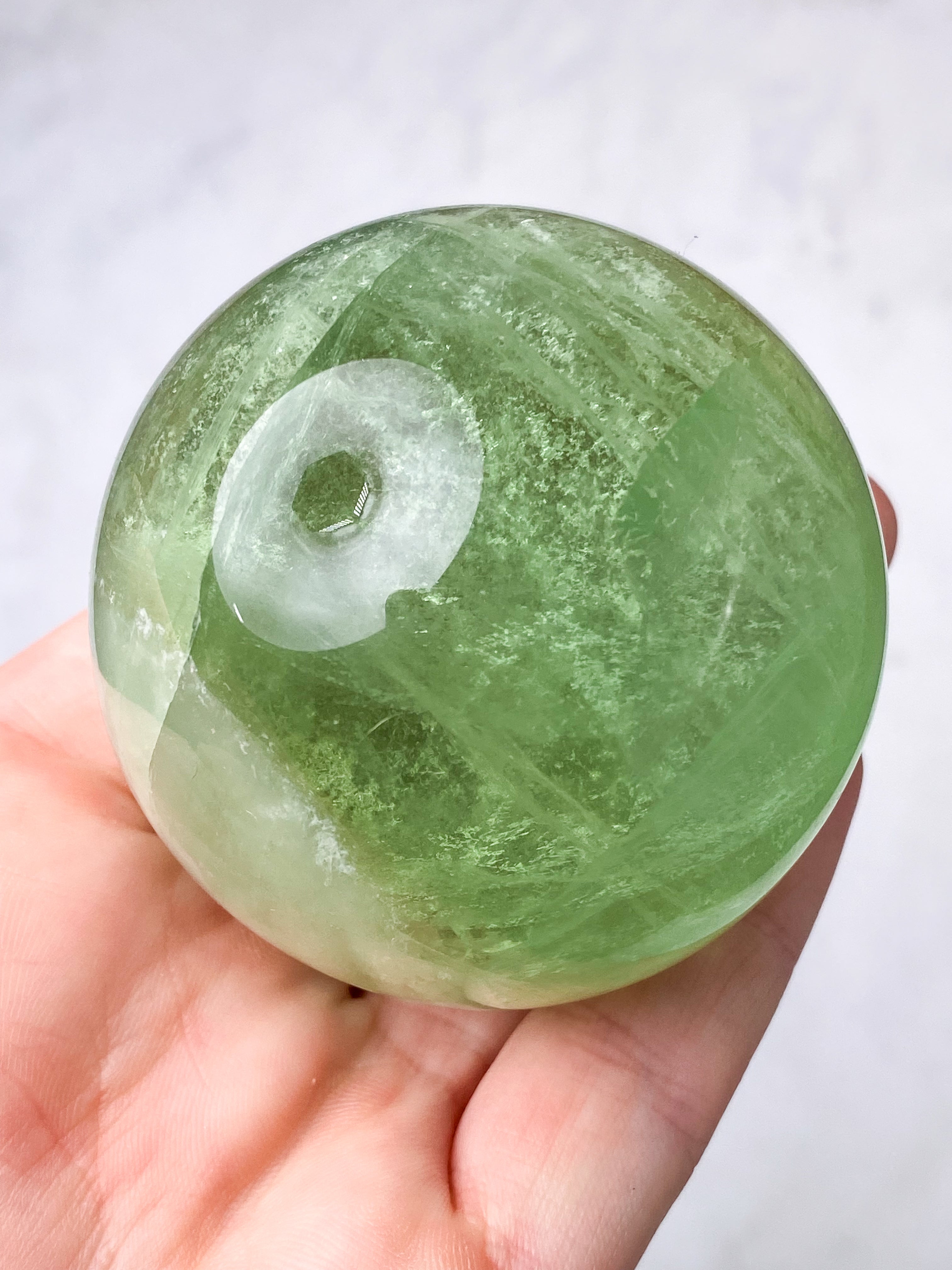 Apple Green Fluorit Kugle (Nr. 5)