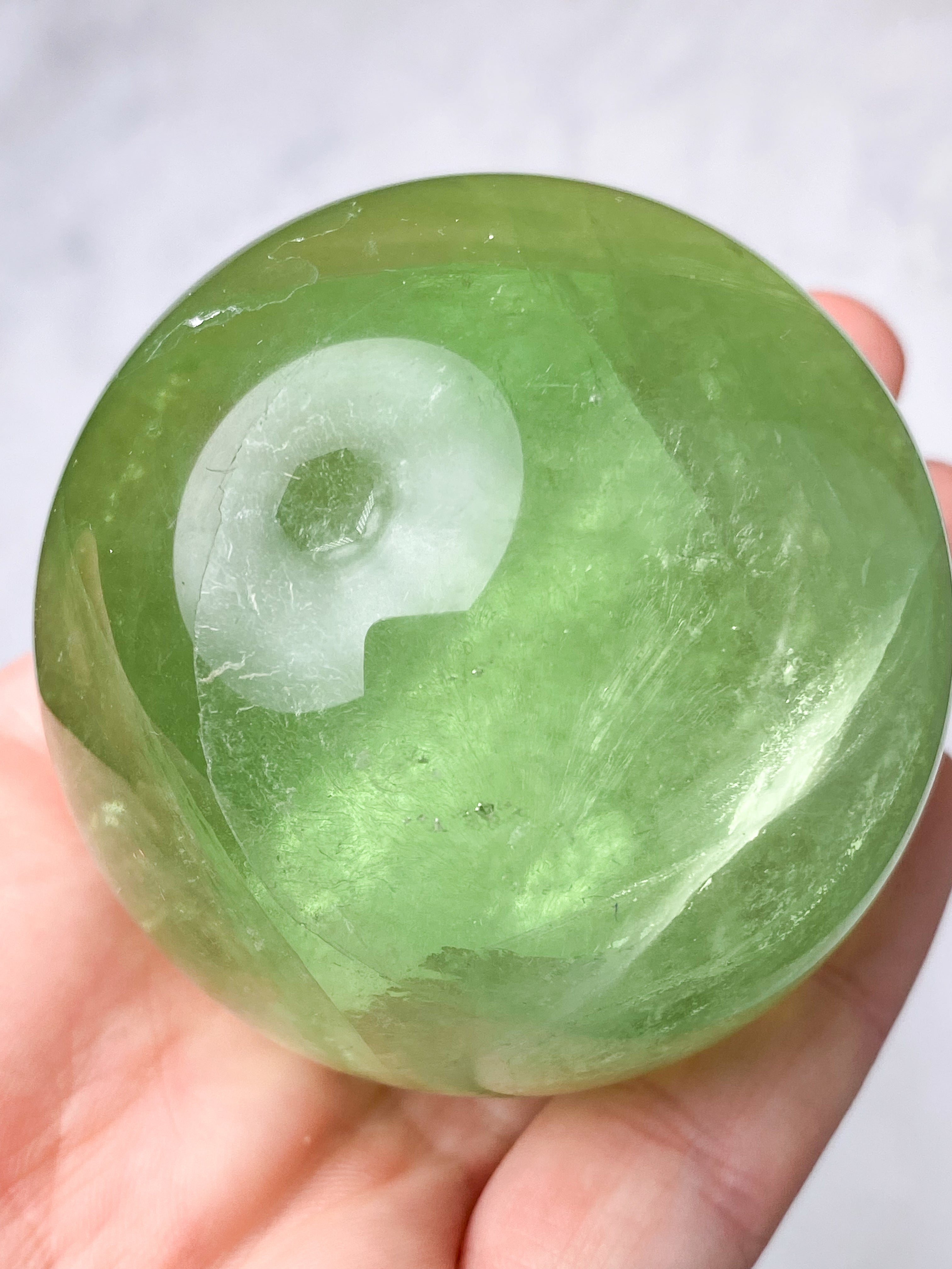 Apple Green Fluorit Kugle (Nr. 5)