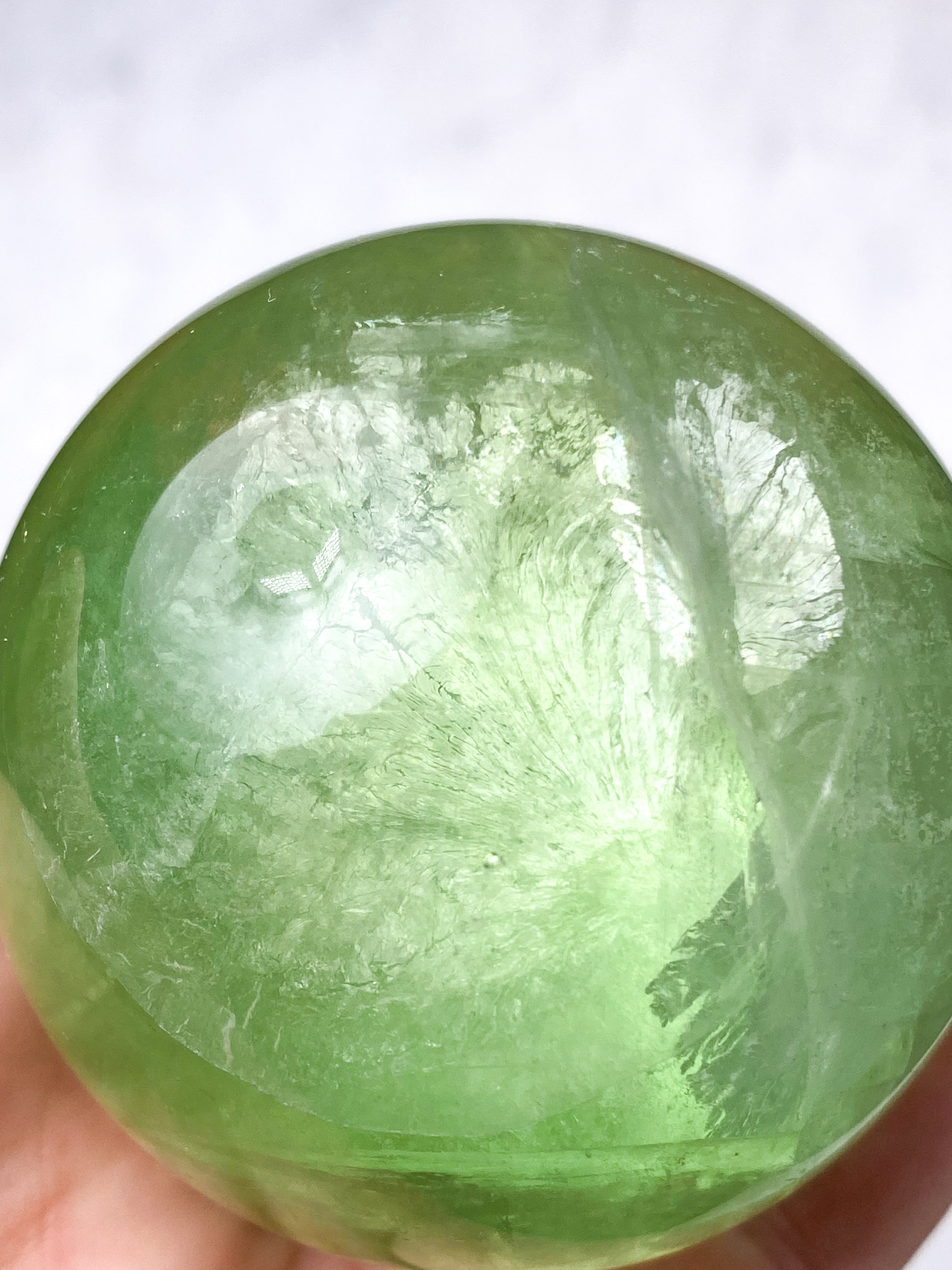 Apple Green Fluorit Kugle (Nr. 5)