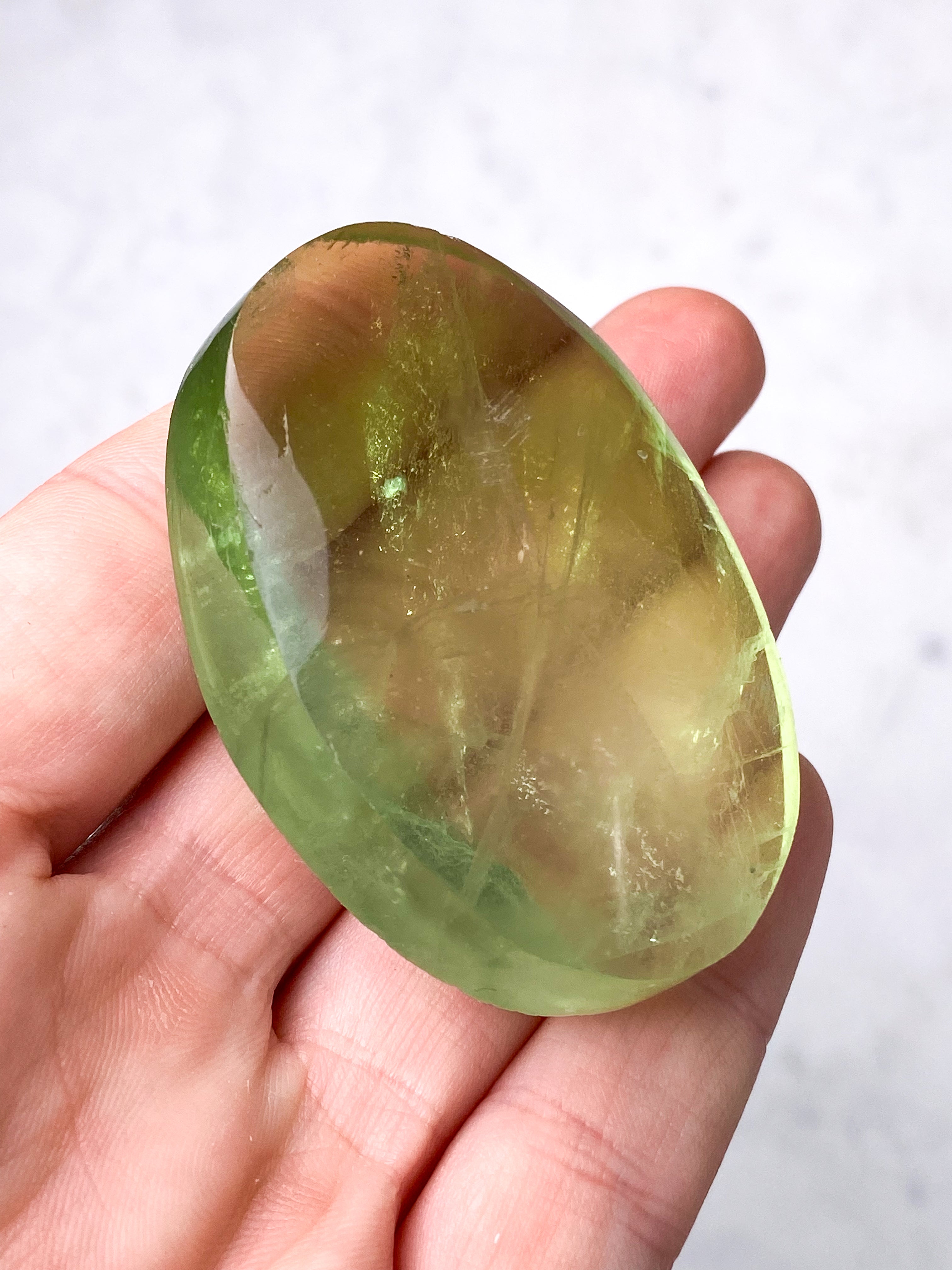 Apple Green Fluorit Palmstone (Nr. 7)