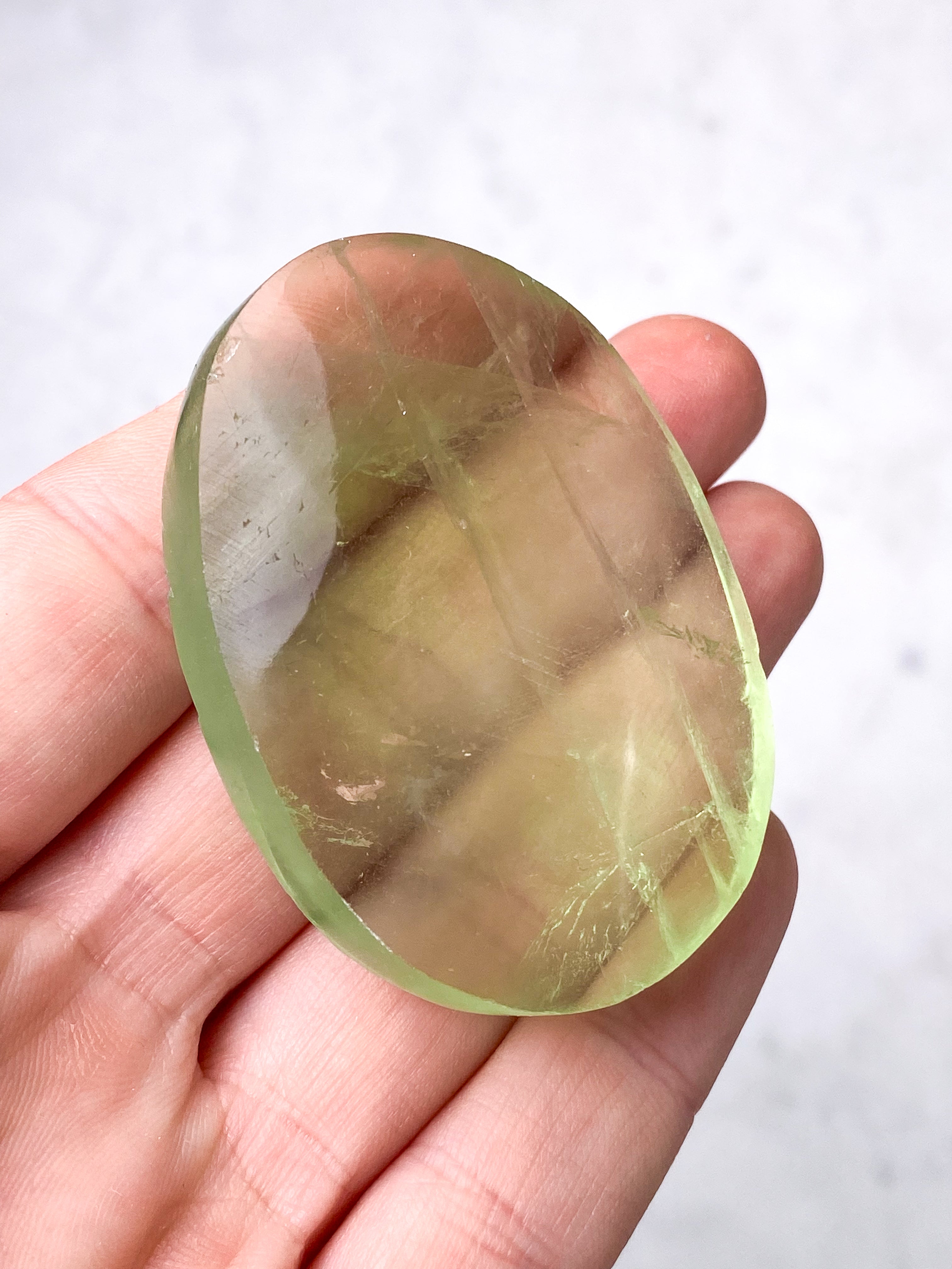 Apple Green Fluorit Palmstone (Nr. 9)