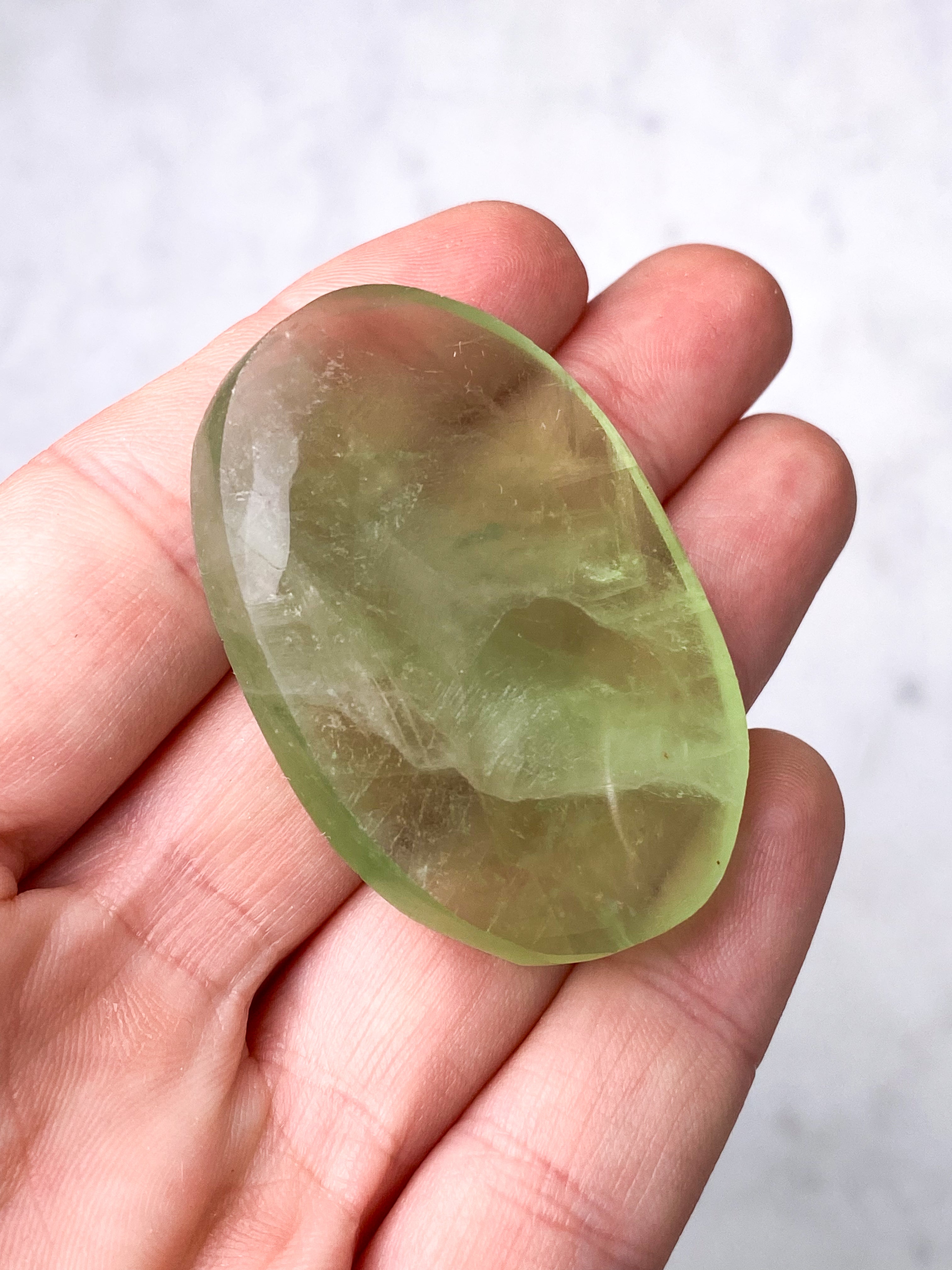 Apple Green Fluorit Palmstone (Nr. 10)