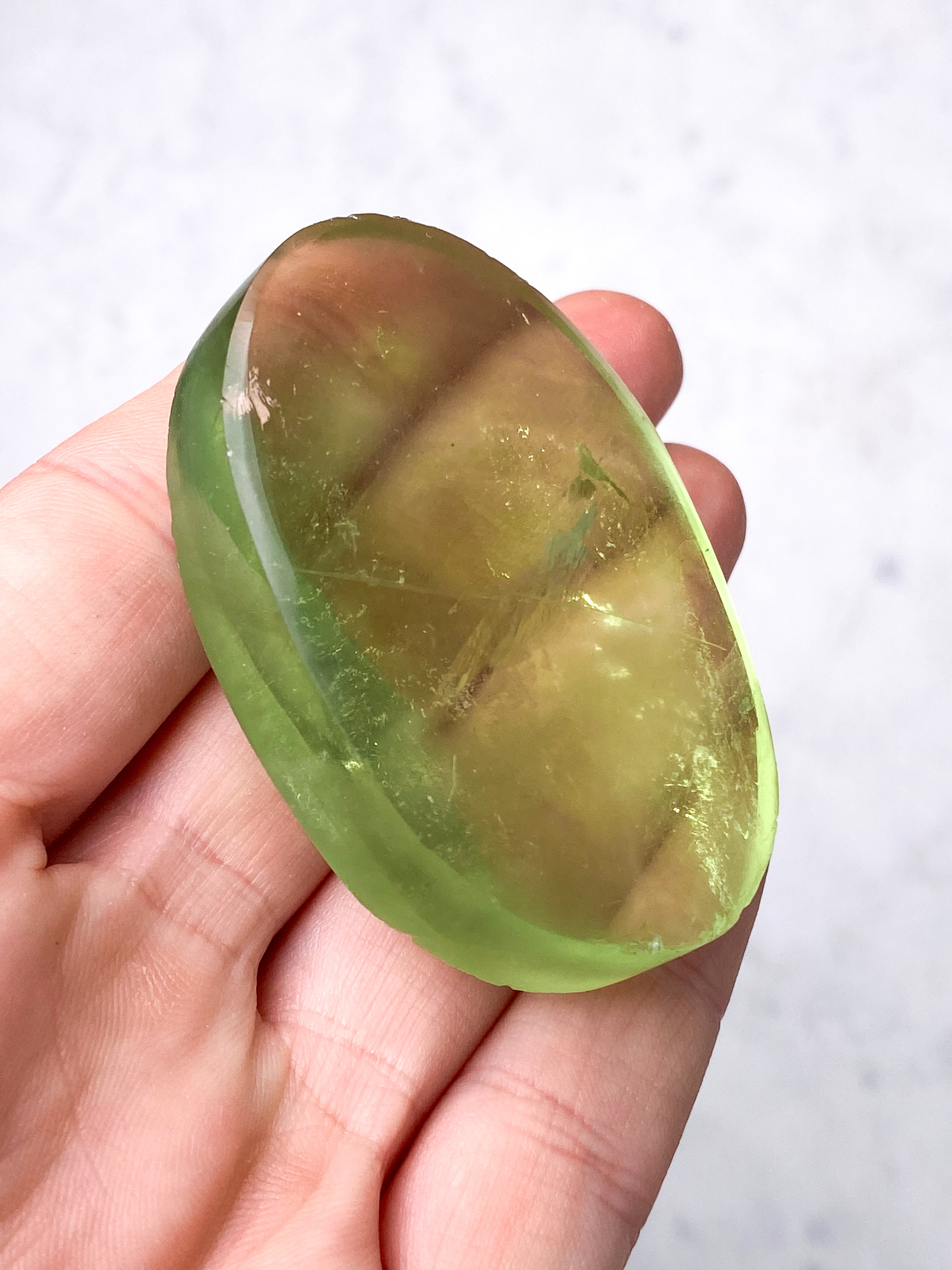 Apple Green Fluorit Palmstone (Nr. 11)