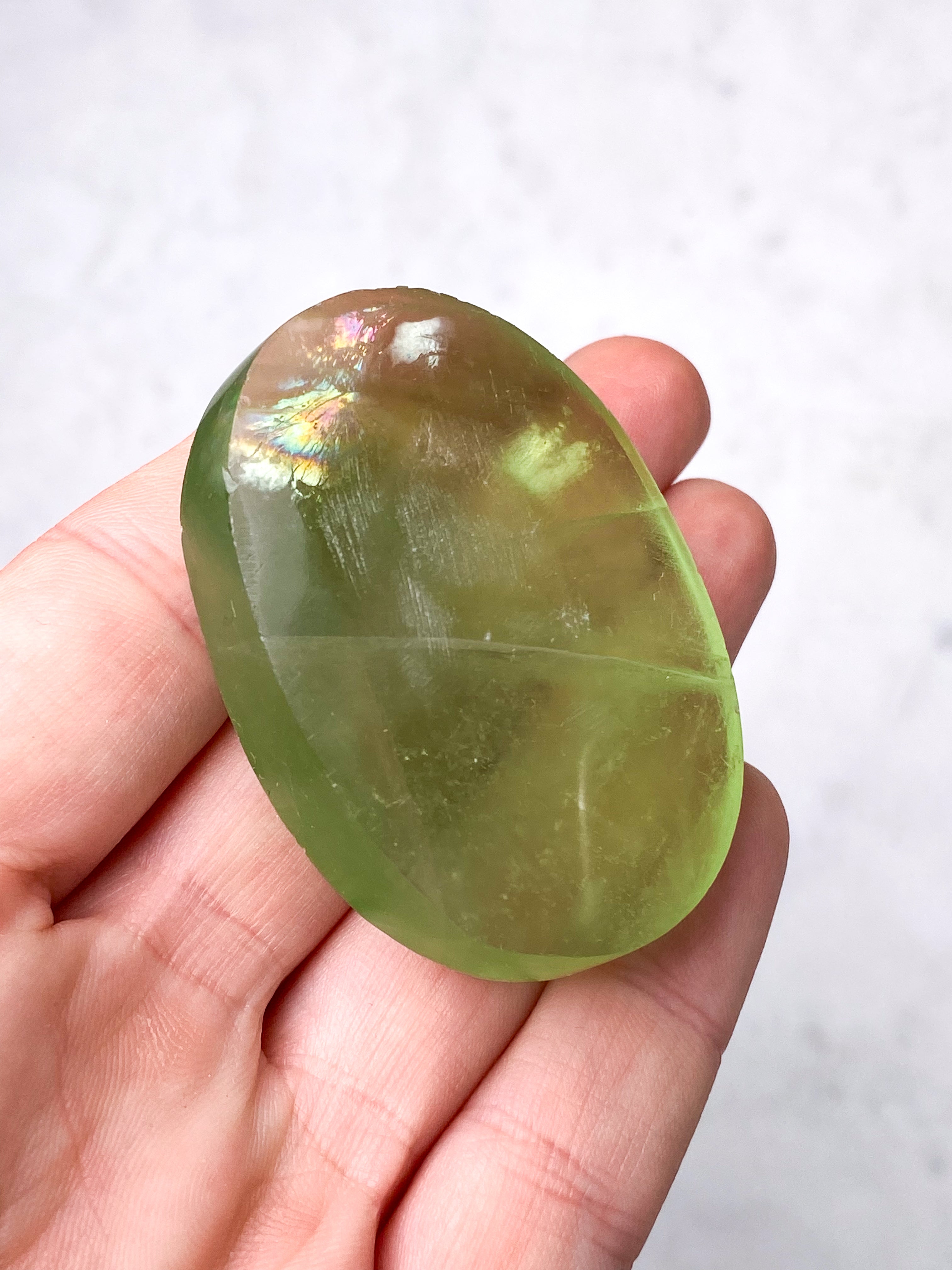Apple Green Fluorit Palmstone (Nr. 13)