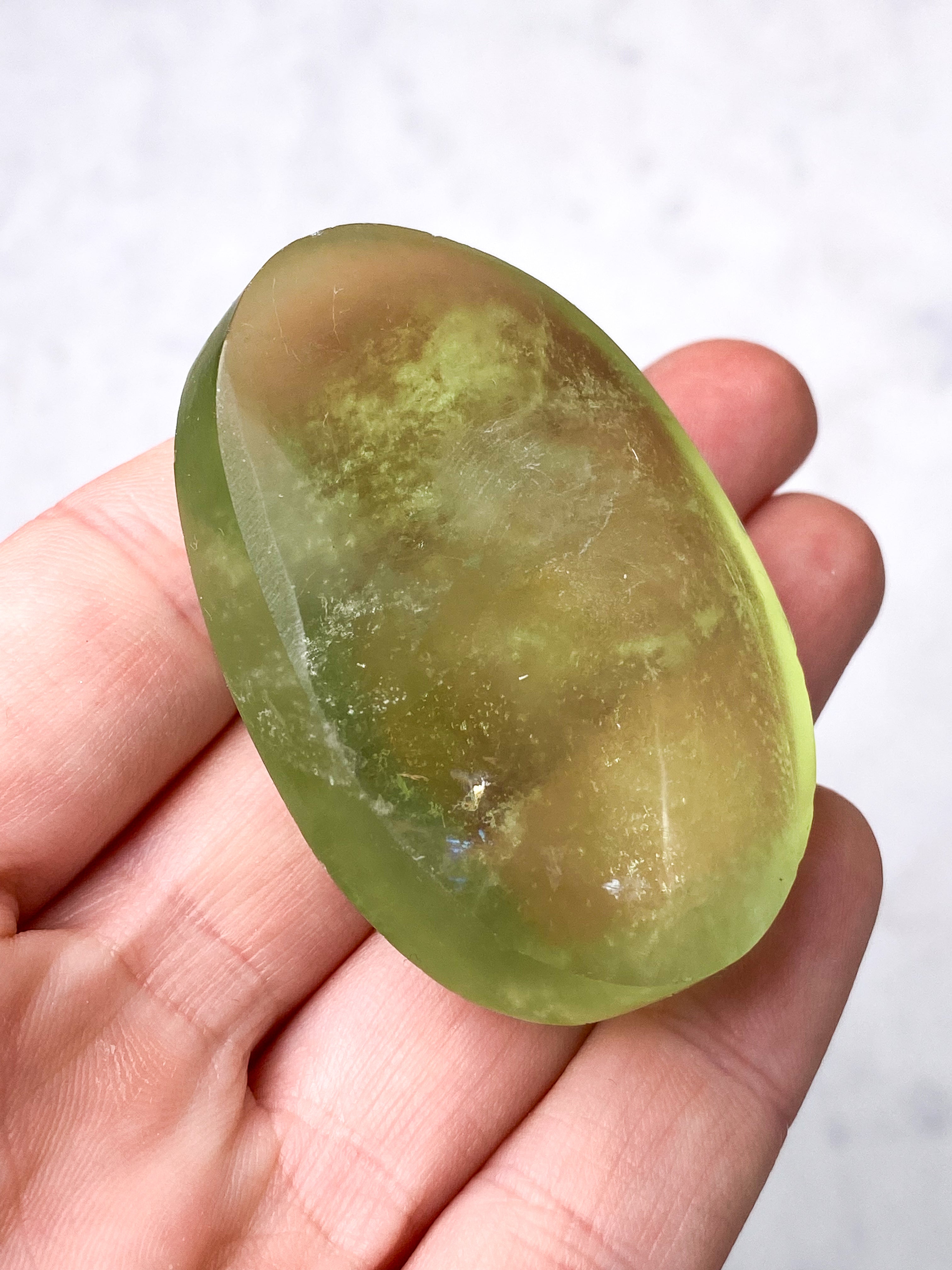 Apple Green Fluorit Palmstone (Nr. 15)