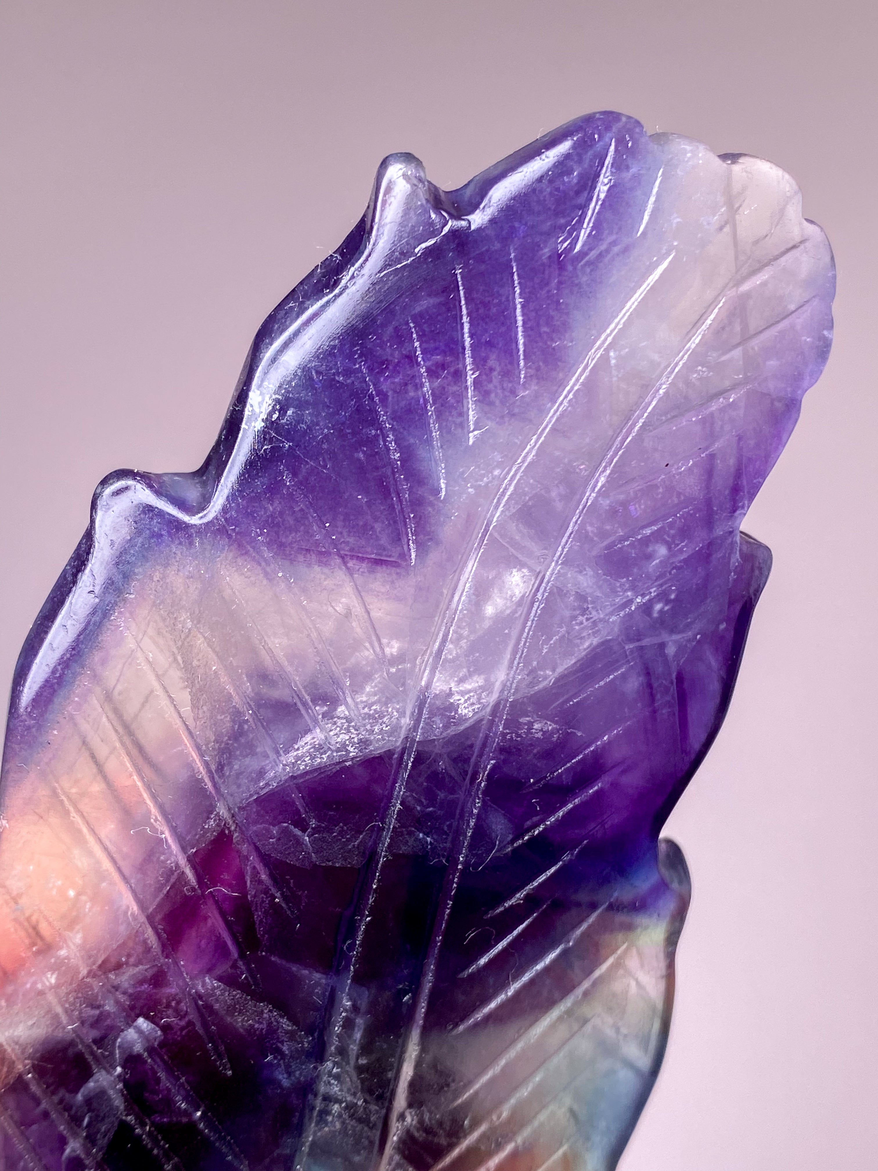 Regnbågsfluoritfjäder (nr 2)