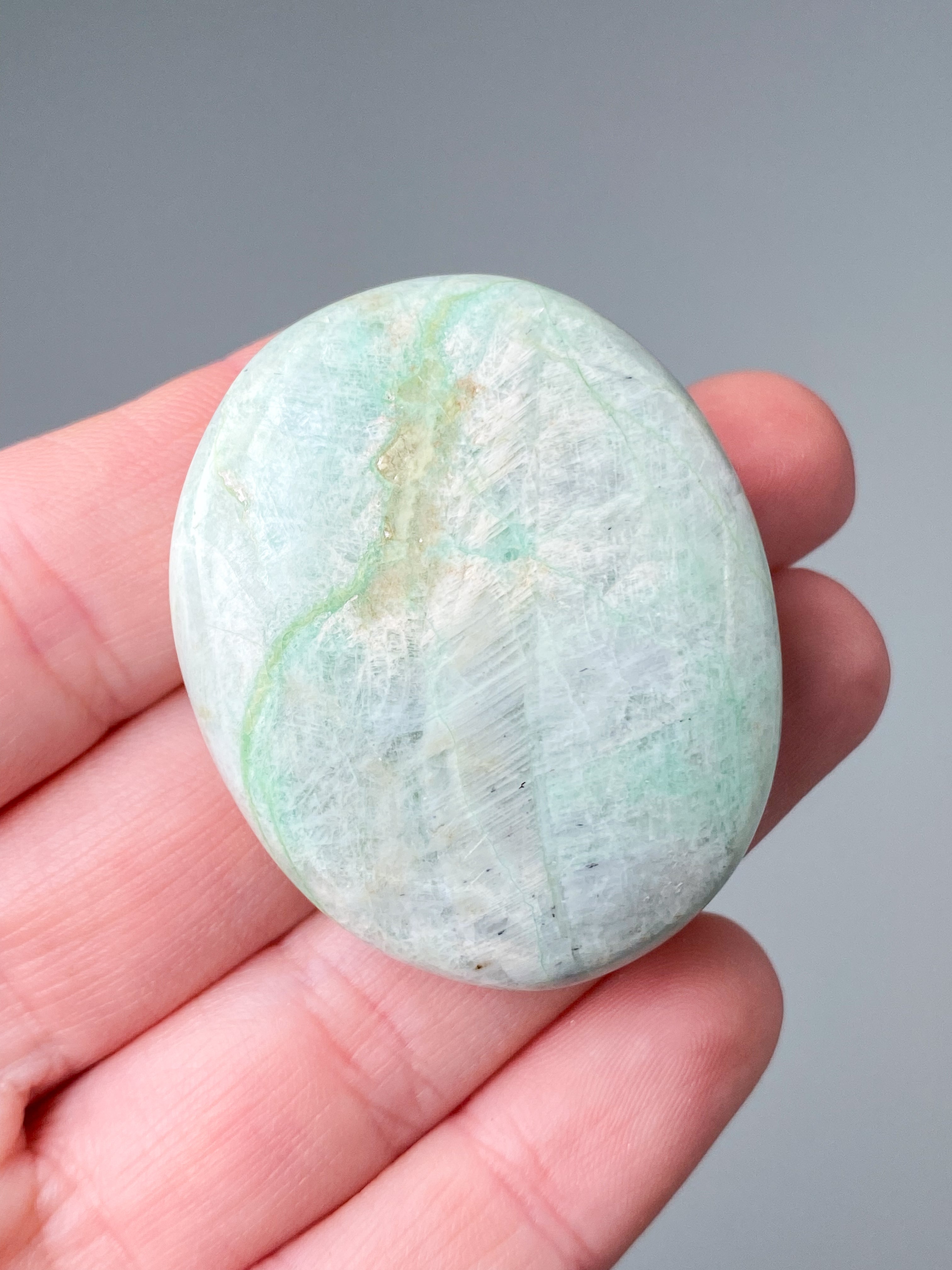 Grøn Månesten (Garnierit) Palmstone (Nr. 5)