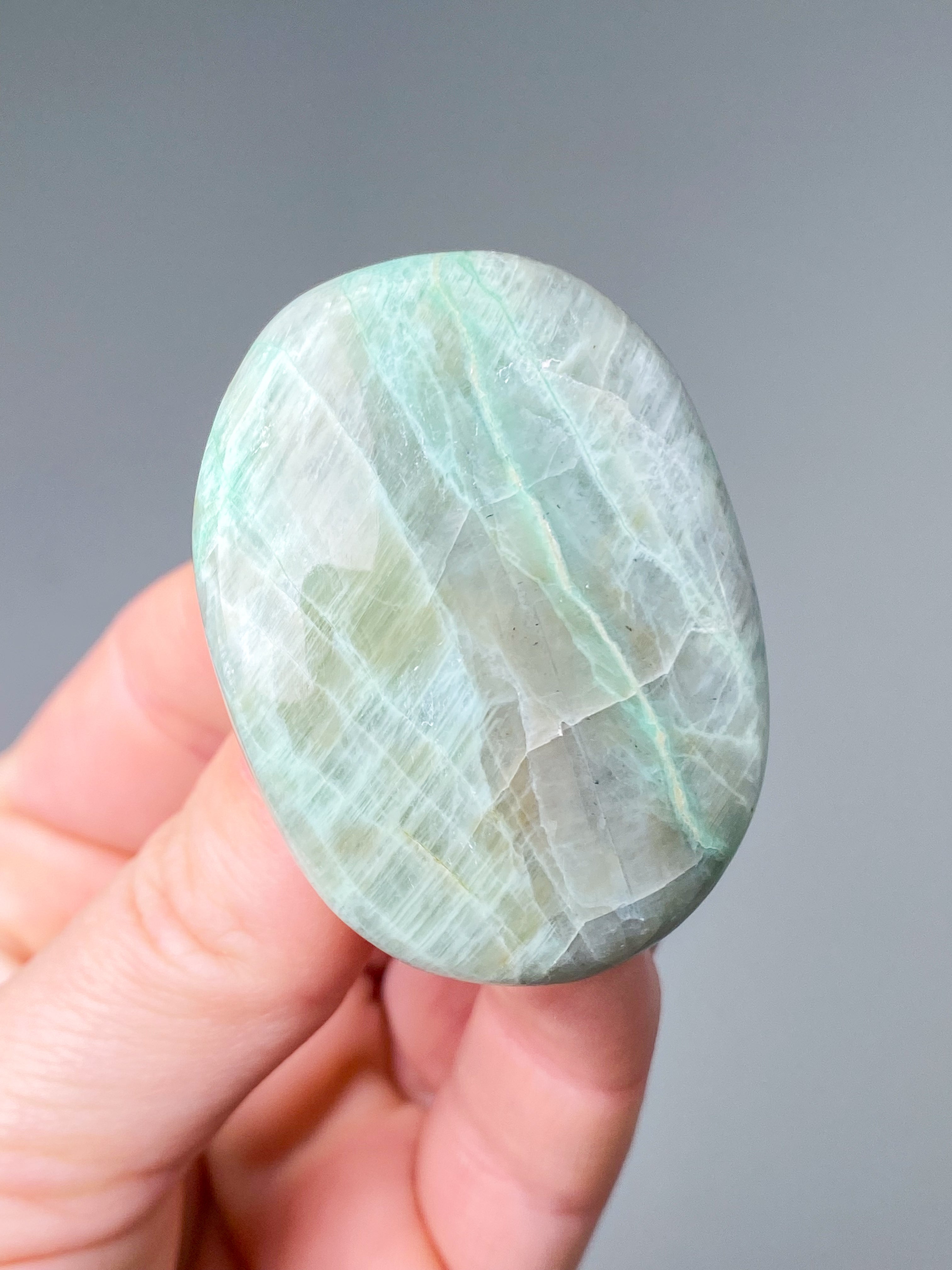 Grøn Månesten (Garnierit) Palmstone (Nr. 10)