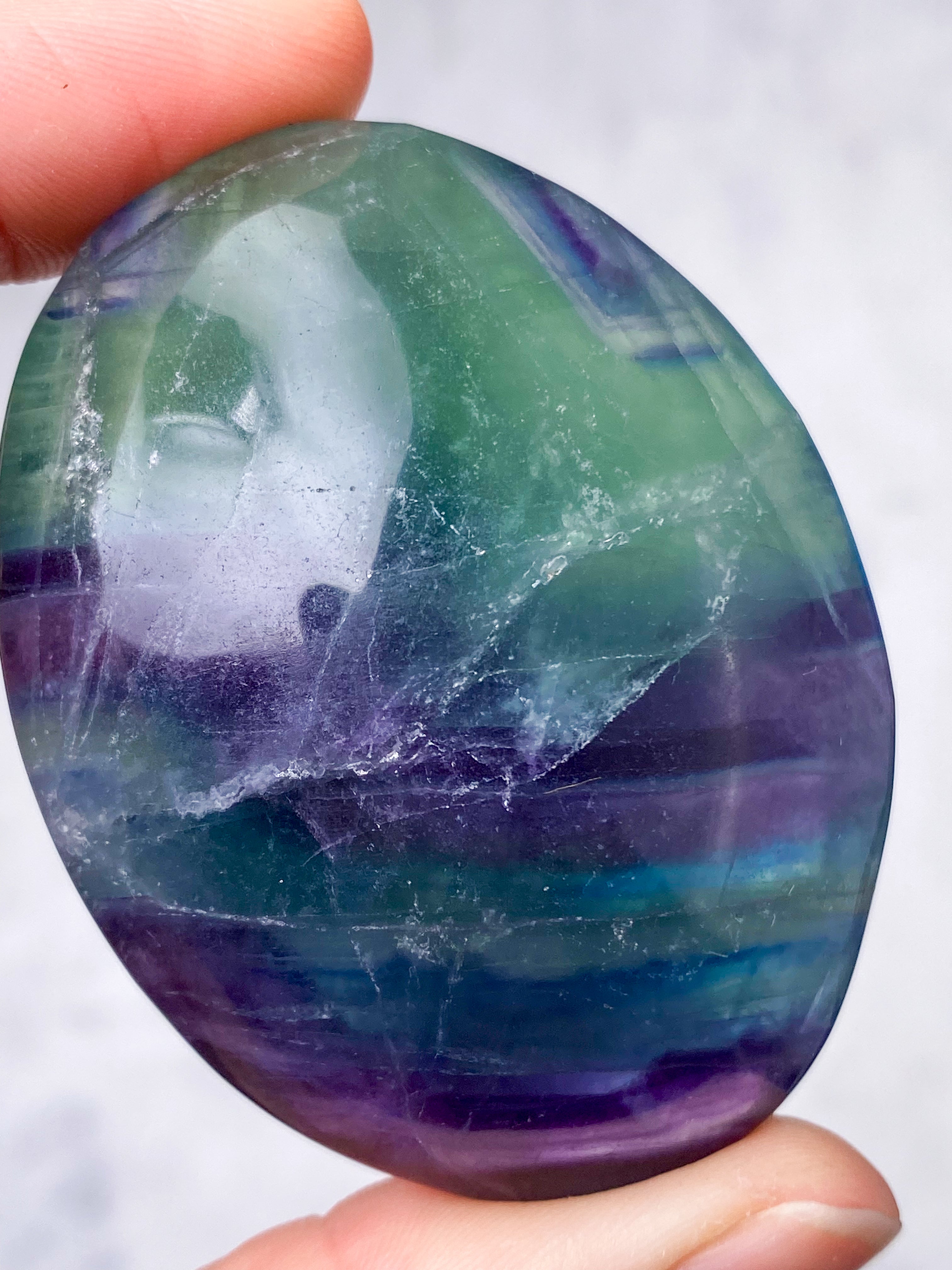 Regnbue Fluorit Palmstone (Nr. 6)