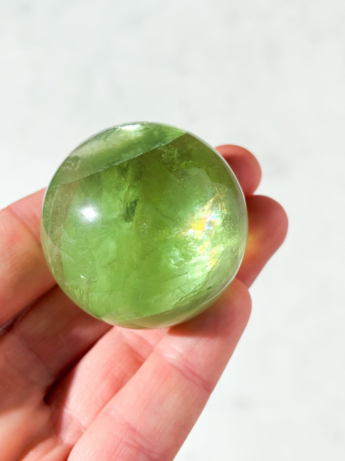 Apple Green Fluorit Kugle - Med Regnbue (Nr. 2)