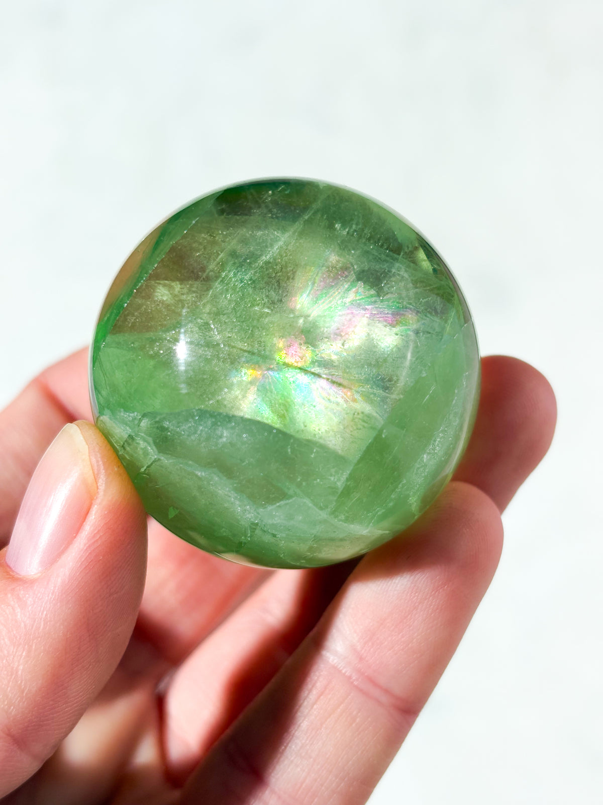Apple Green Fluorit Kugle - Med Regnbue (Nr. 2)