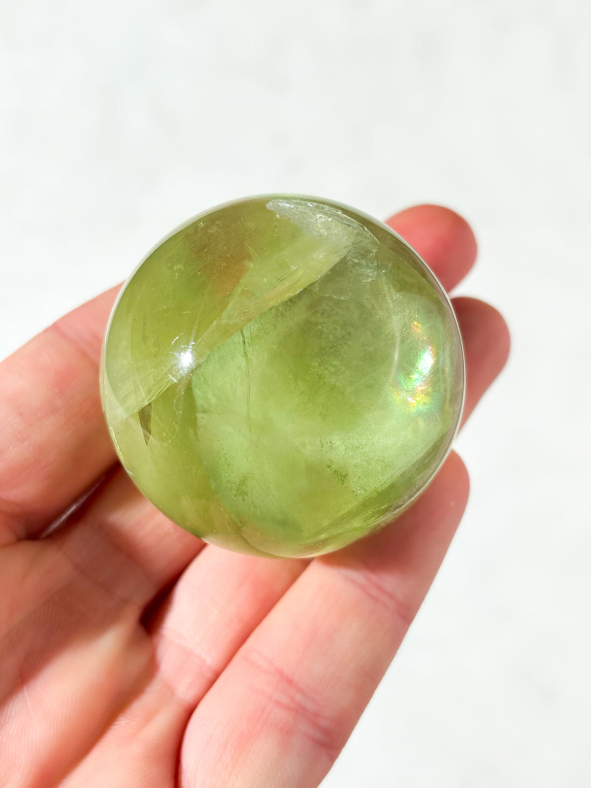 Apple Green Fluorit Kugle - Med Regnbue (Nr. 4)