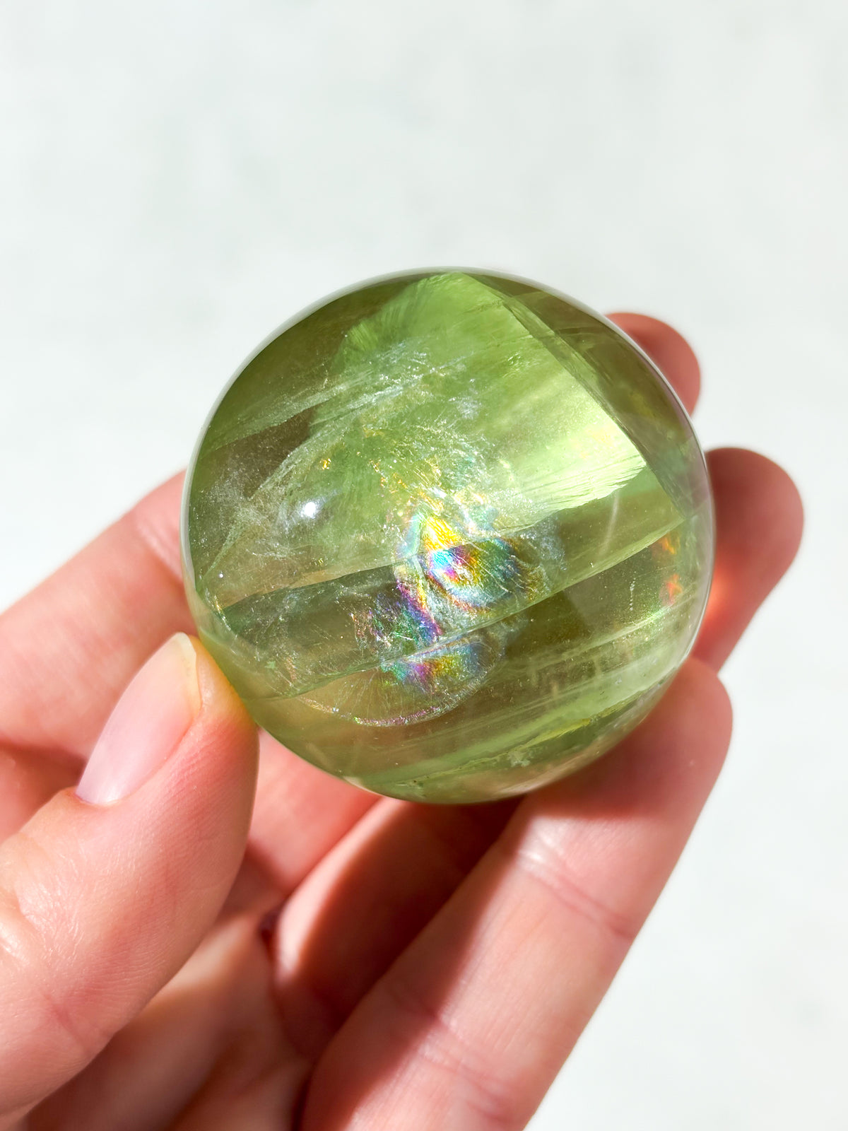 Apple Green Fluorit Kugle - Med Regnbue (Nr. 4)