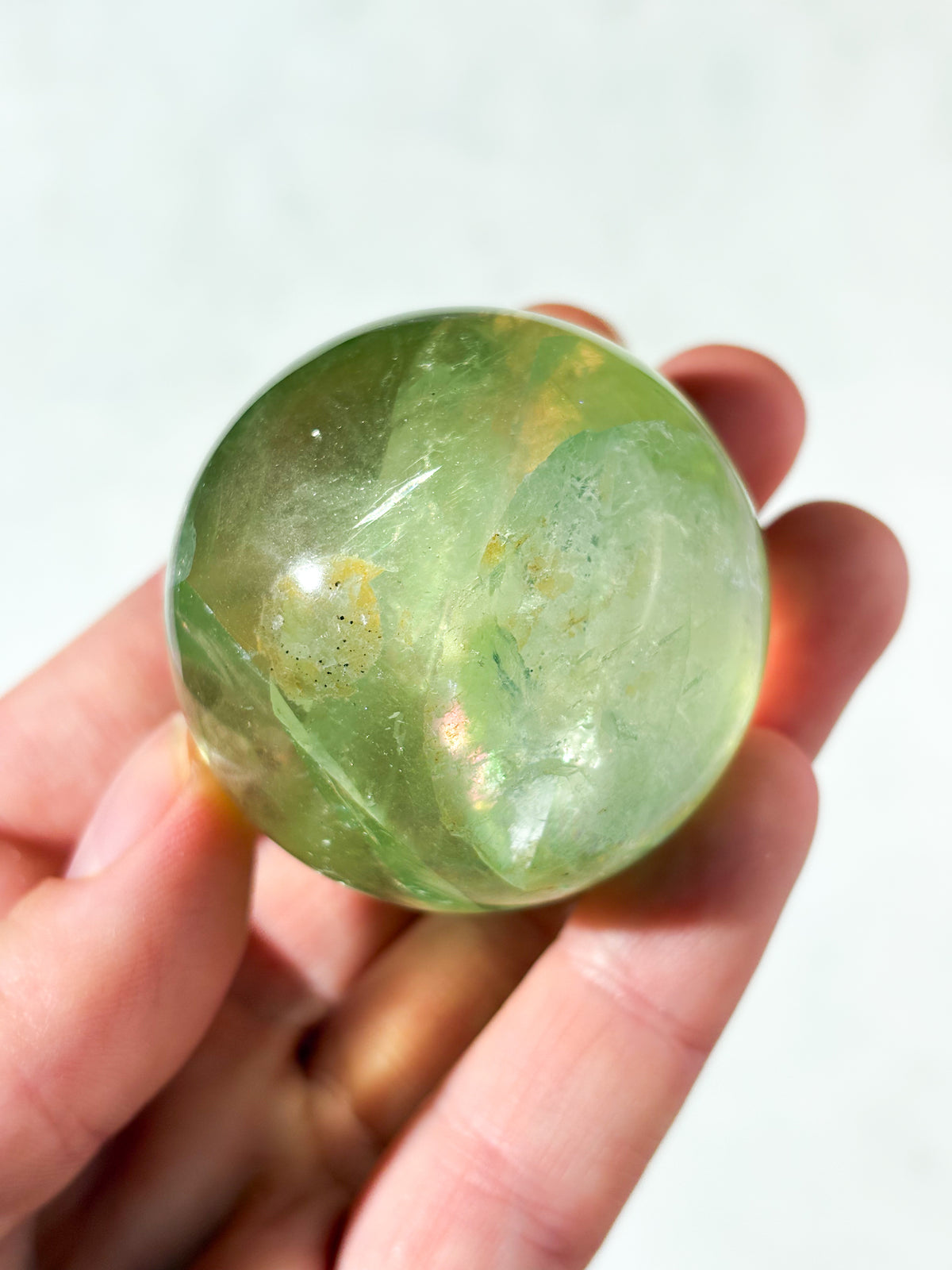 Apple Green Fluorit Kugle - Med Regnbue (Nr. 4)