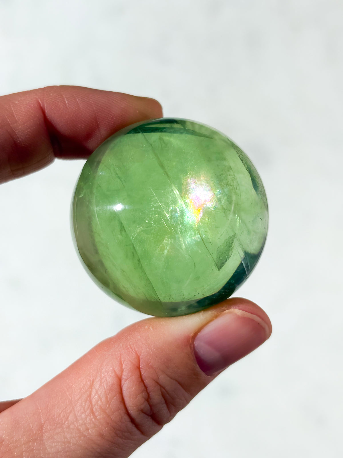 Apple Green Fluorit Kugle - Med Regnbue (Nr. 8)