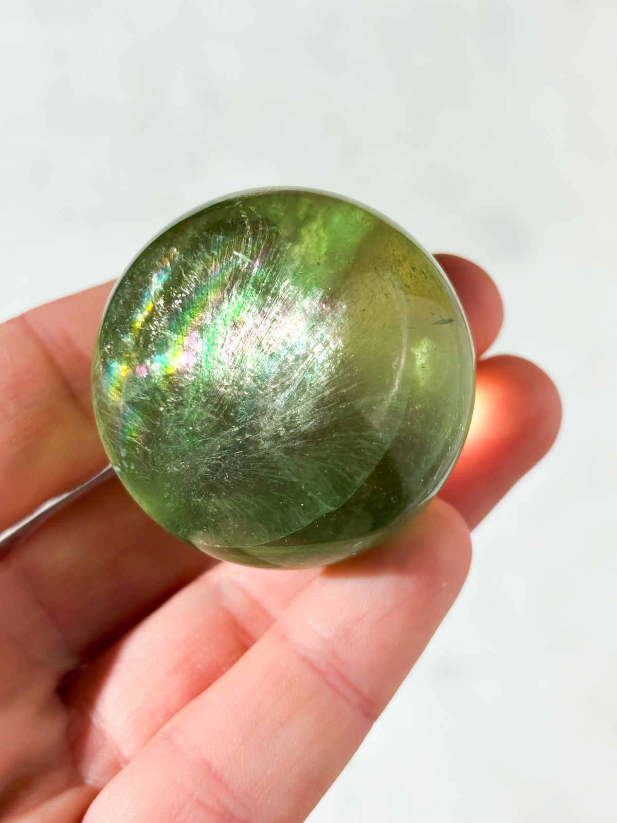 Apple Green Fluorit Kugle - Med Regnbue (Nr. 8)