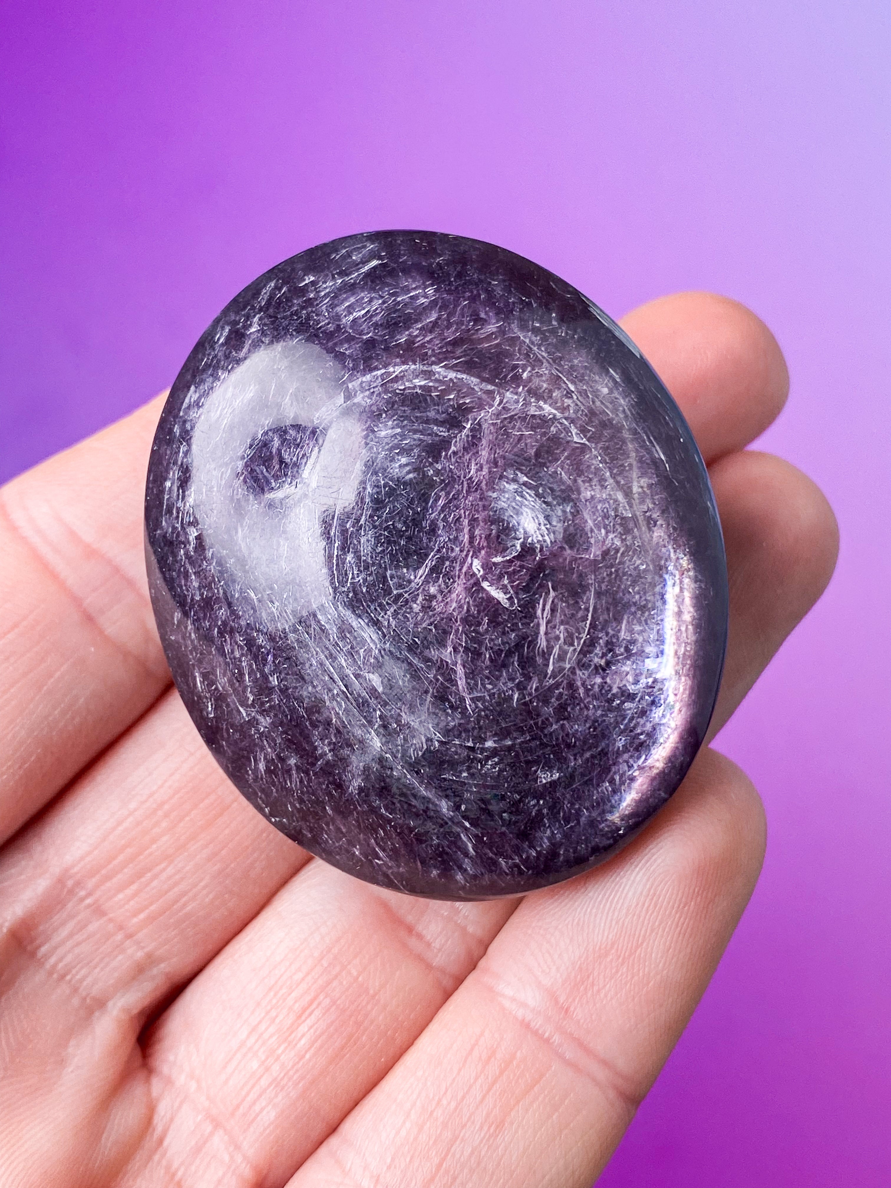 Gemmy Lepidolite Palmstone (nr 5)