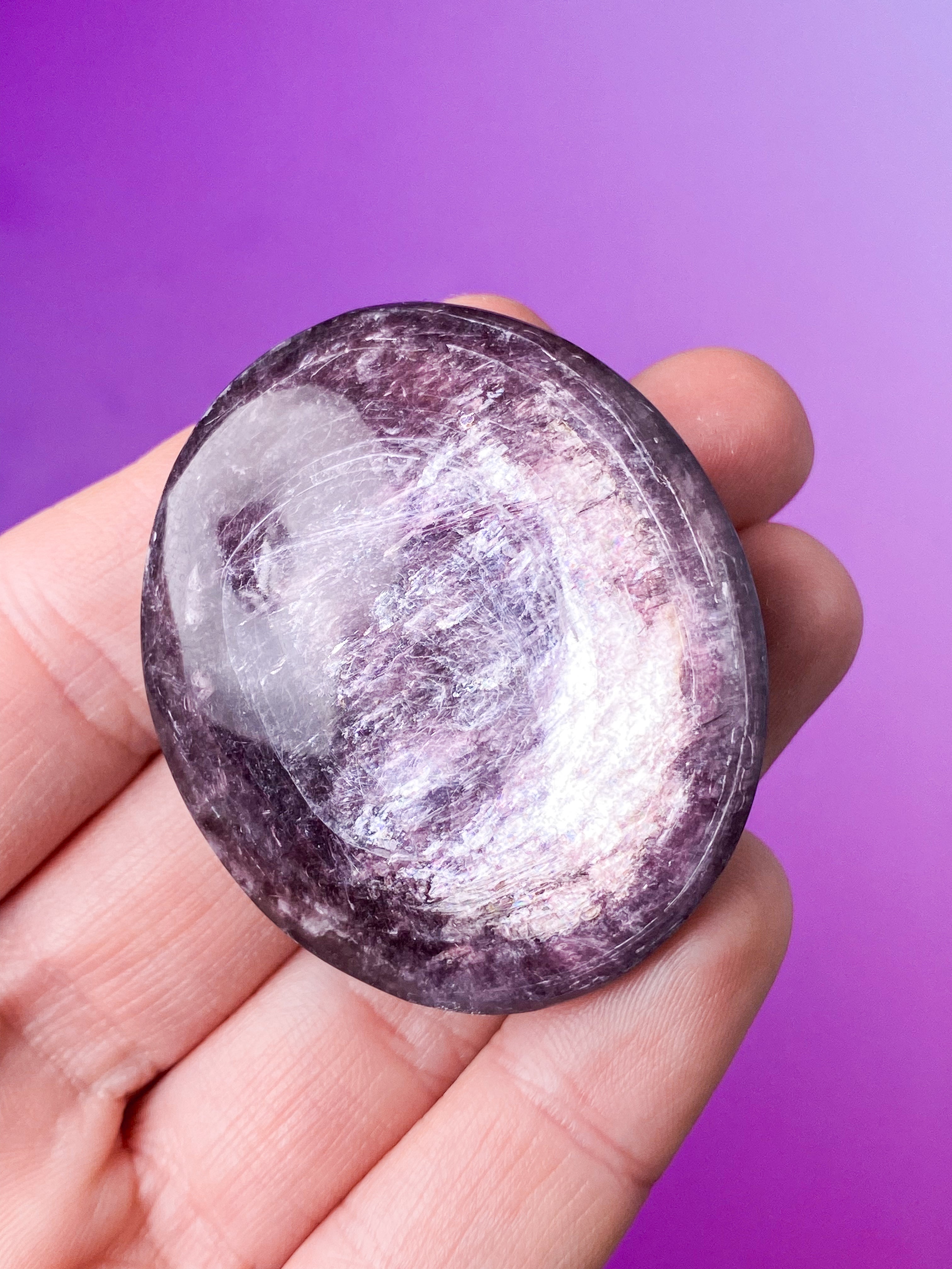 Gemmy Lepidolite Palmstone (nr 6)