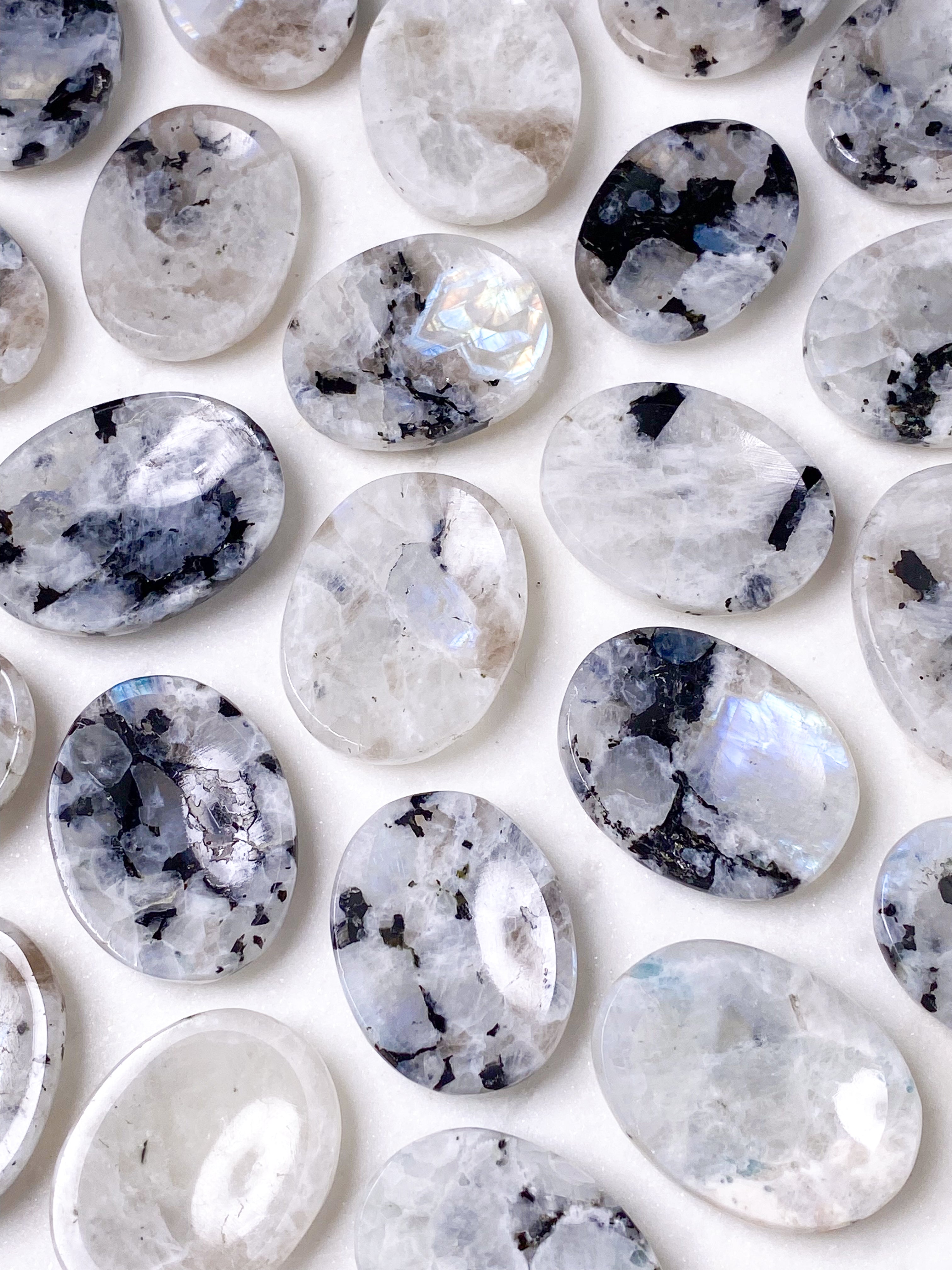 Regnbågsmånsten Orosten