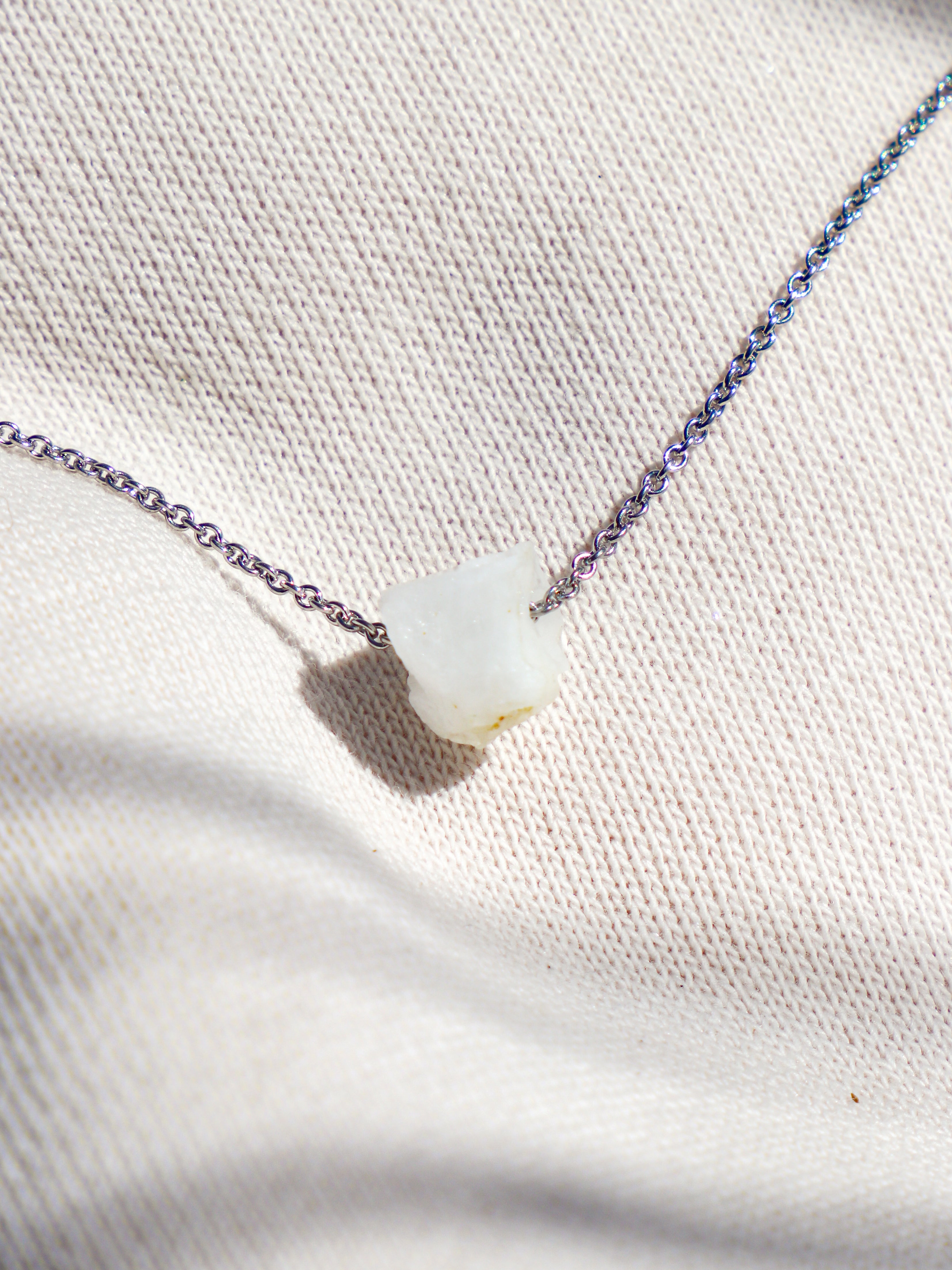 Tryghed - Intention Beads (Regnbue Månesten)