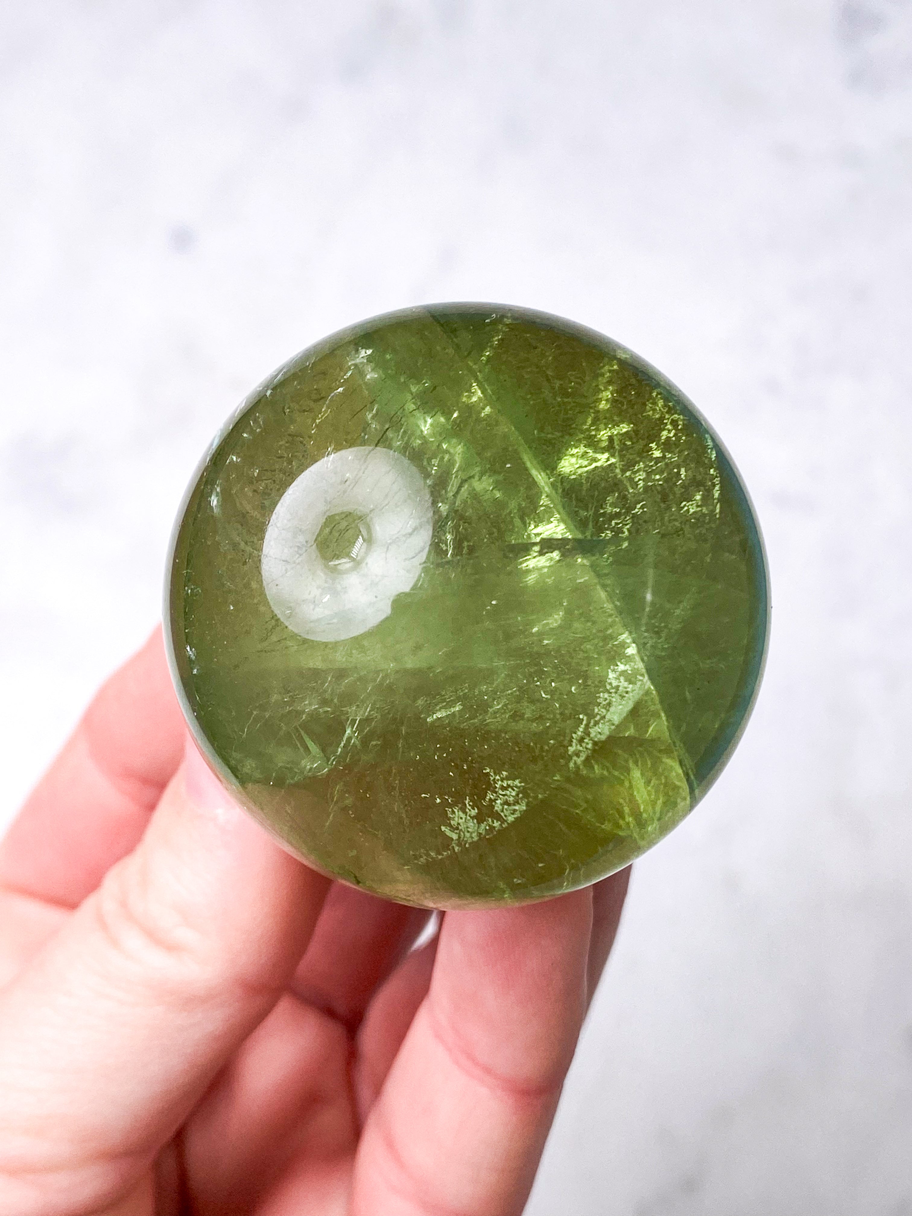 Regnbue Apple Green Fluorit Kugle (Nr. 3)