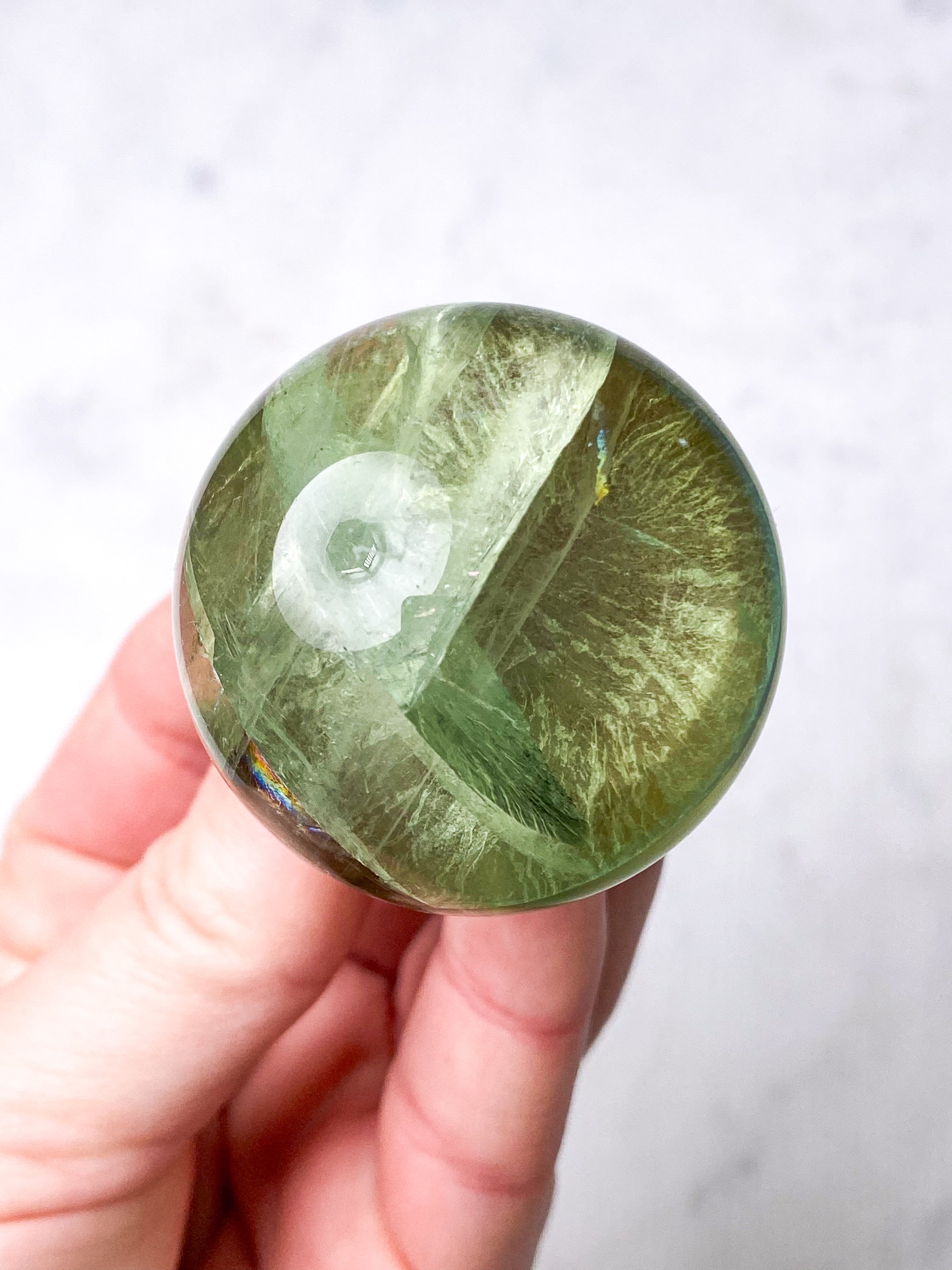 Regnbue Apple Green Fluorit Kugle (Nr. 4)