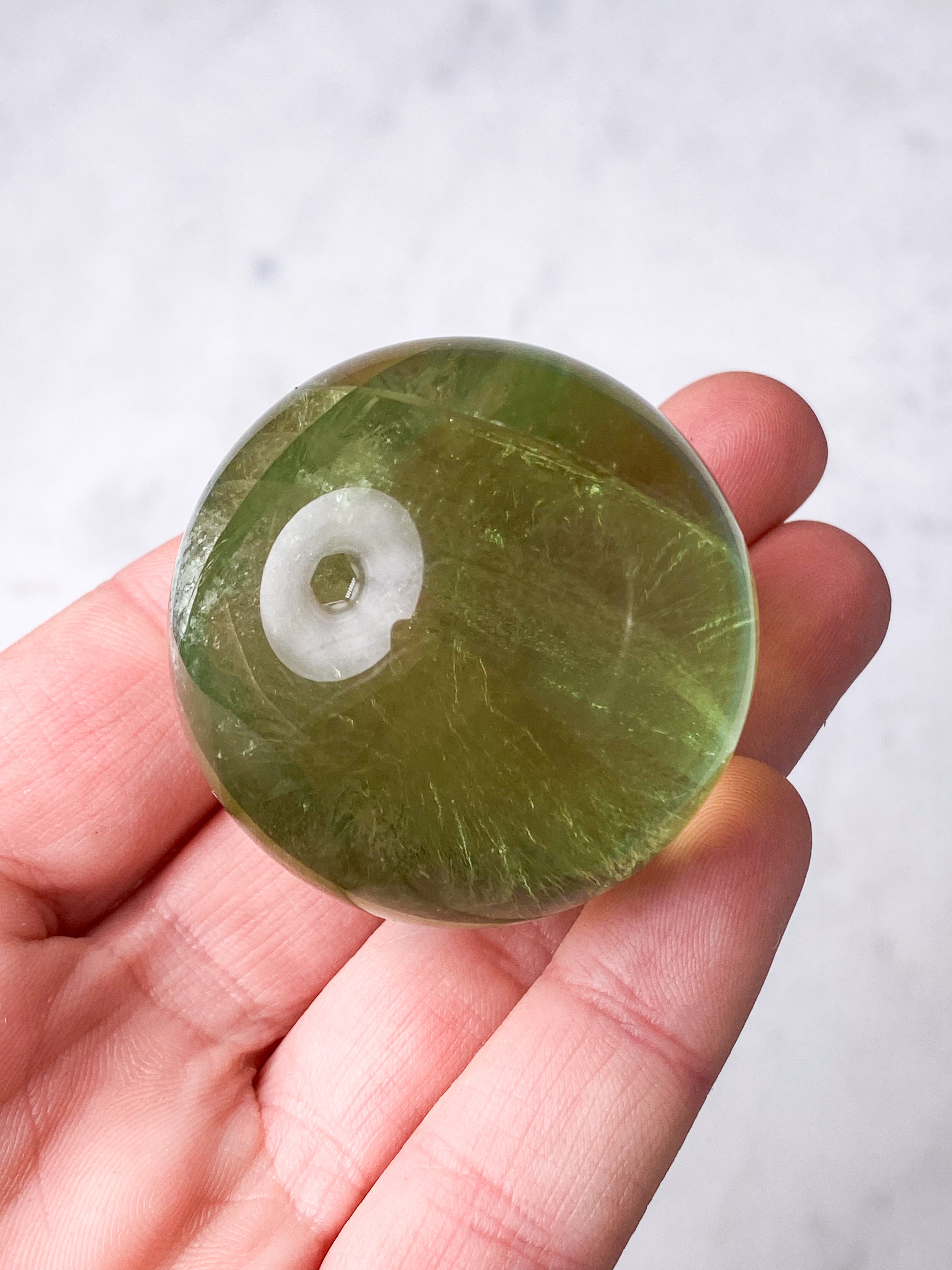 Regnbue Apple Green Fluorit Kugle (Nr. 4)