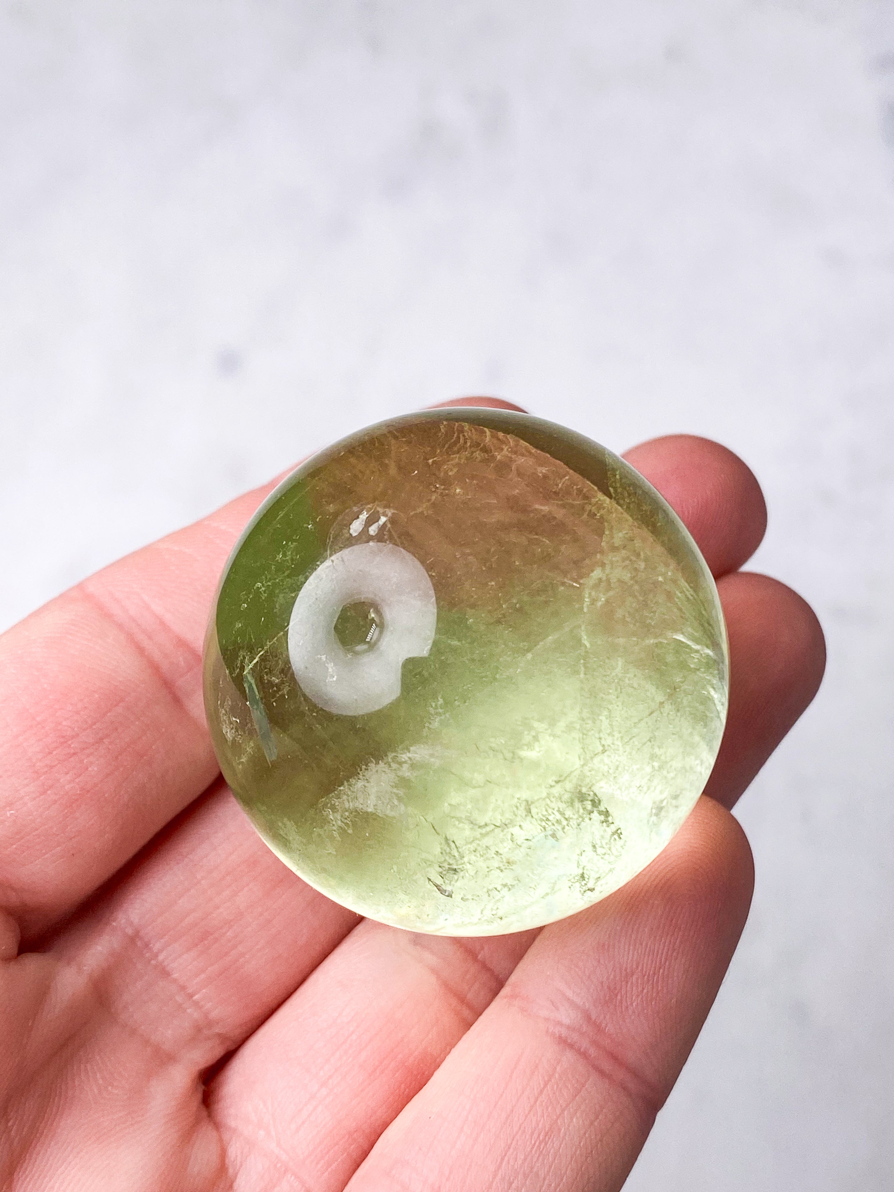 Regnbue Apple Green Fluorit Kugle (Nr. 5)