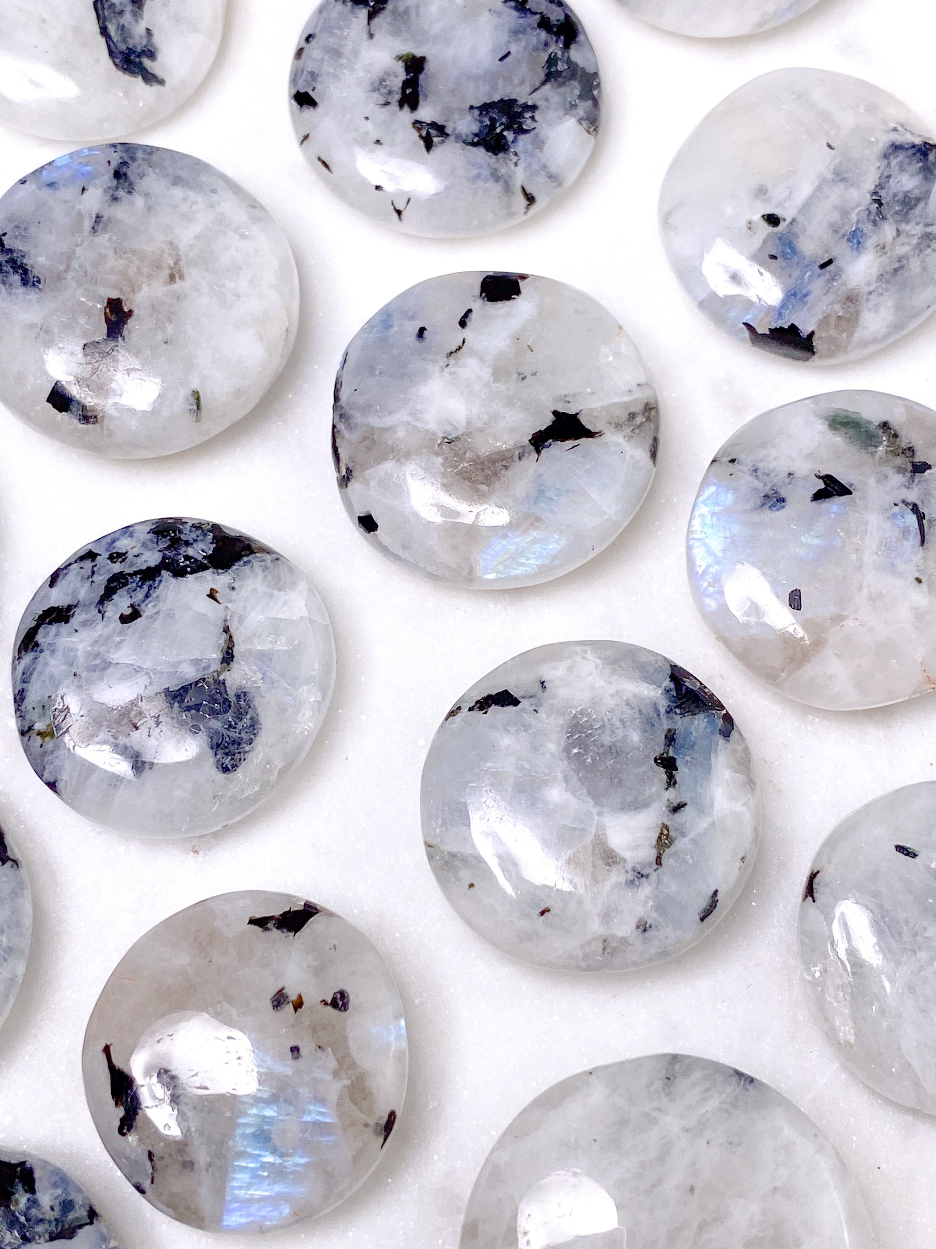 Regnbue Månesten Mini Disc (Flad Poleret Lommesten)