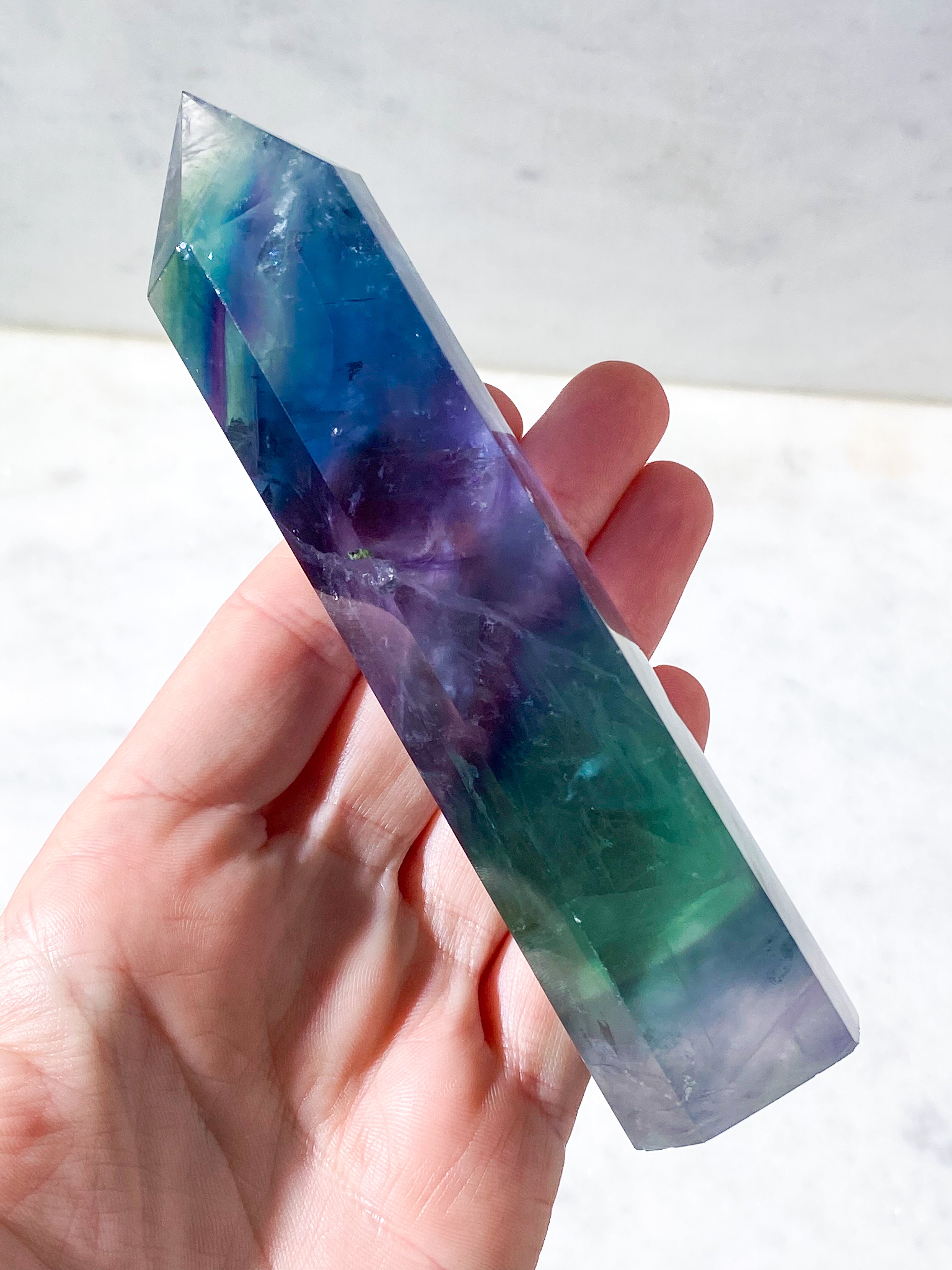 Jättestorn av regnbågsfluorit (nr 15)