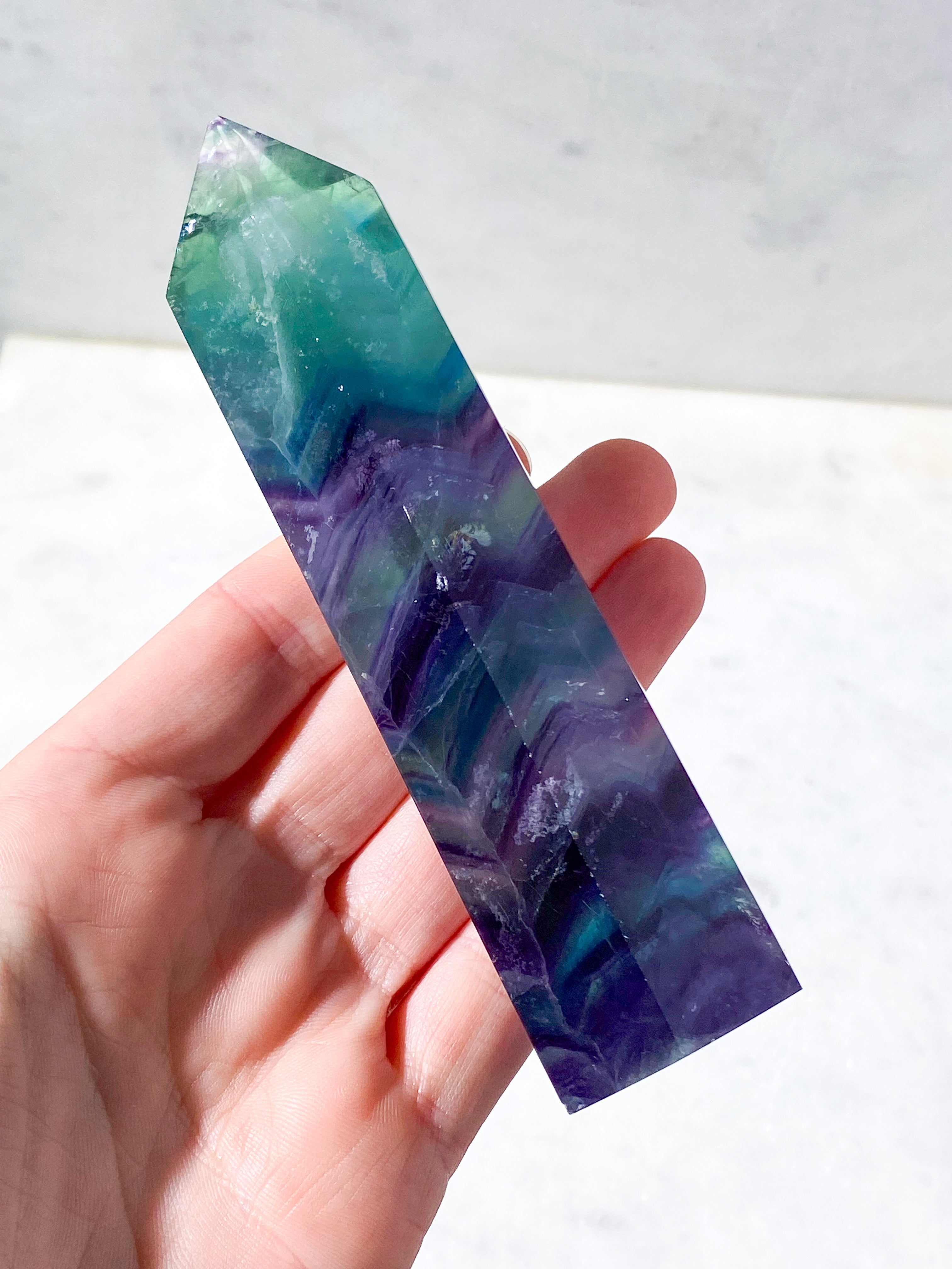 Jättestorn av regnbågsfluorit (nr 17)