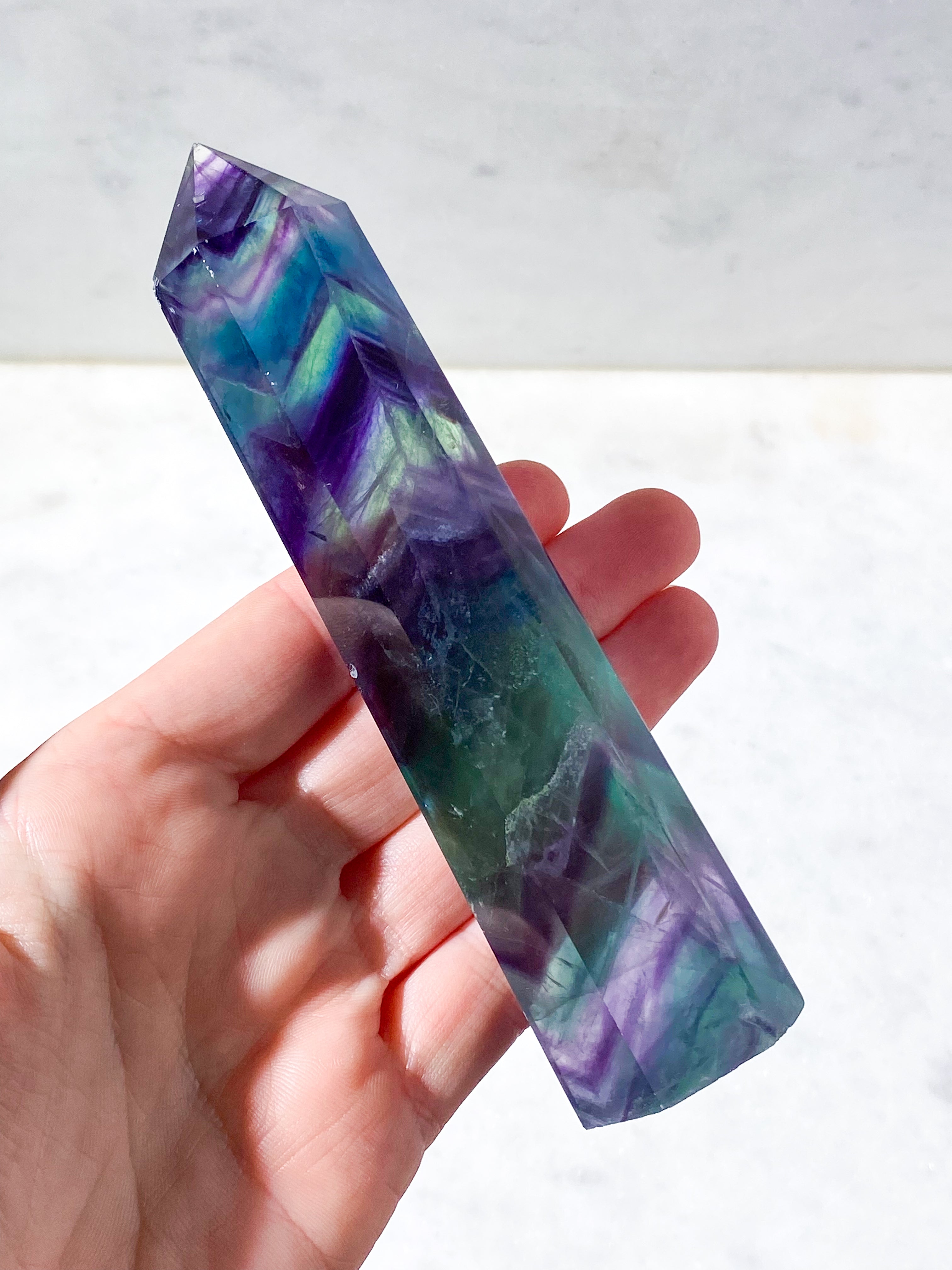 Jättestorn av regnbågsfluorit (nr 18)