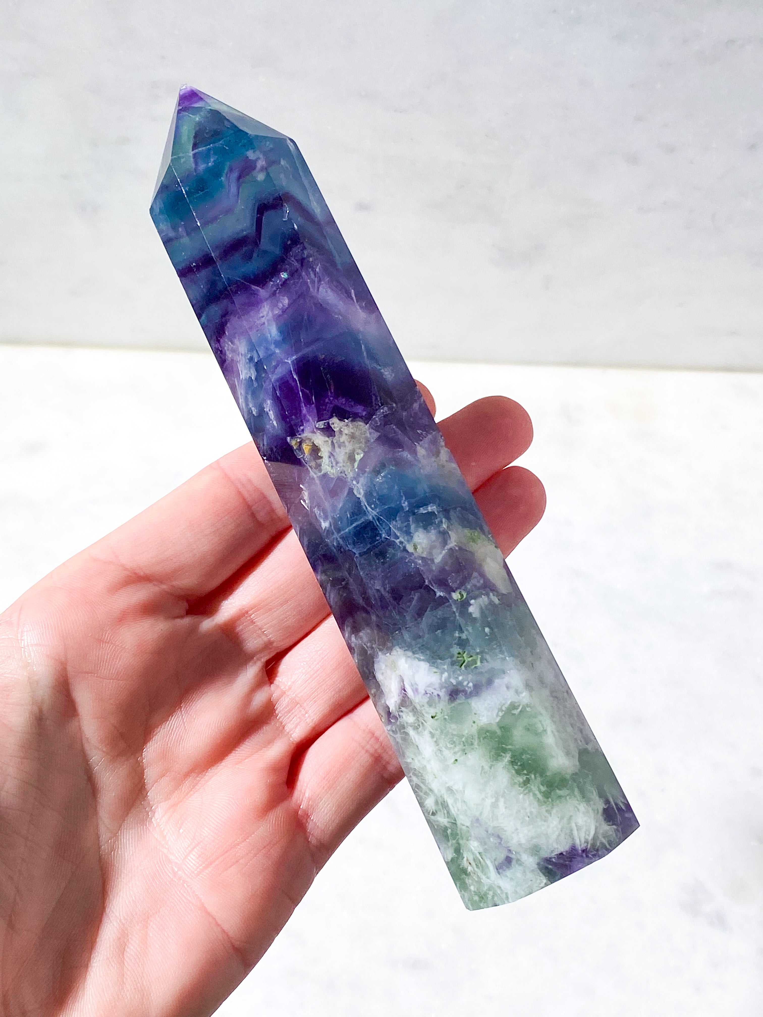 Jättestorn av regnbågsfluorit (nr 20)