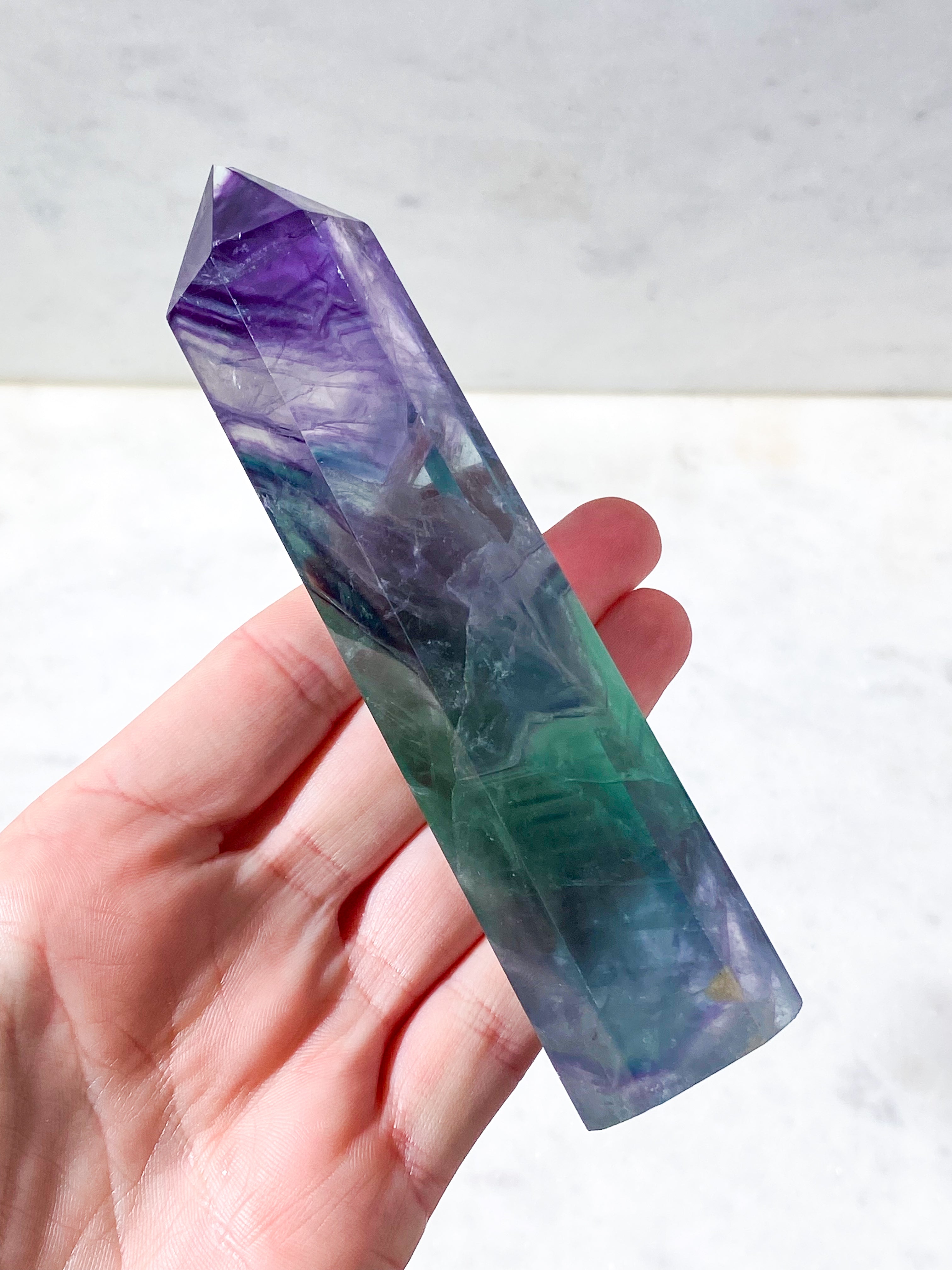 Jättestorn av regnbågsfluorit (nr 23)
