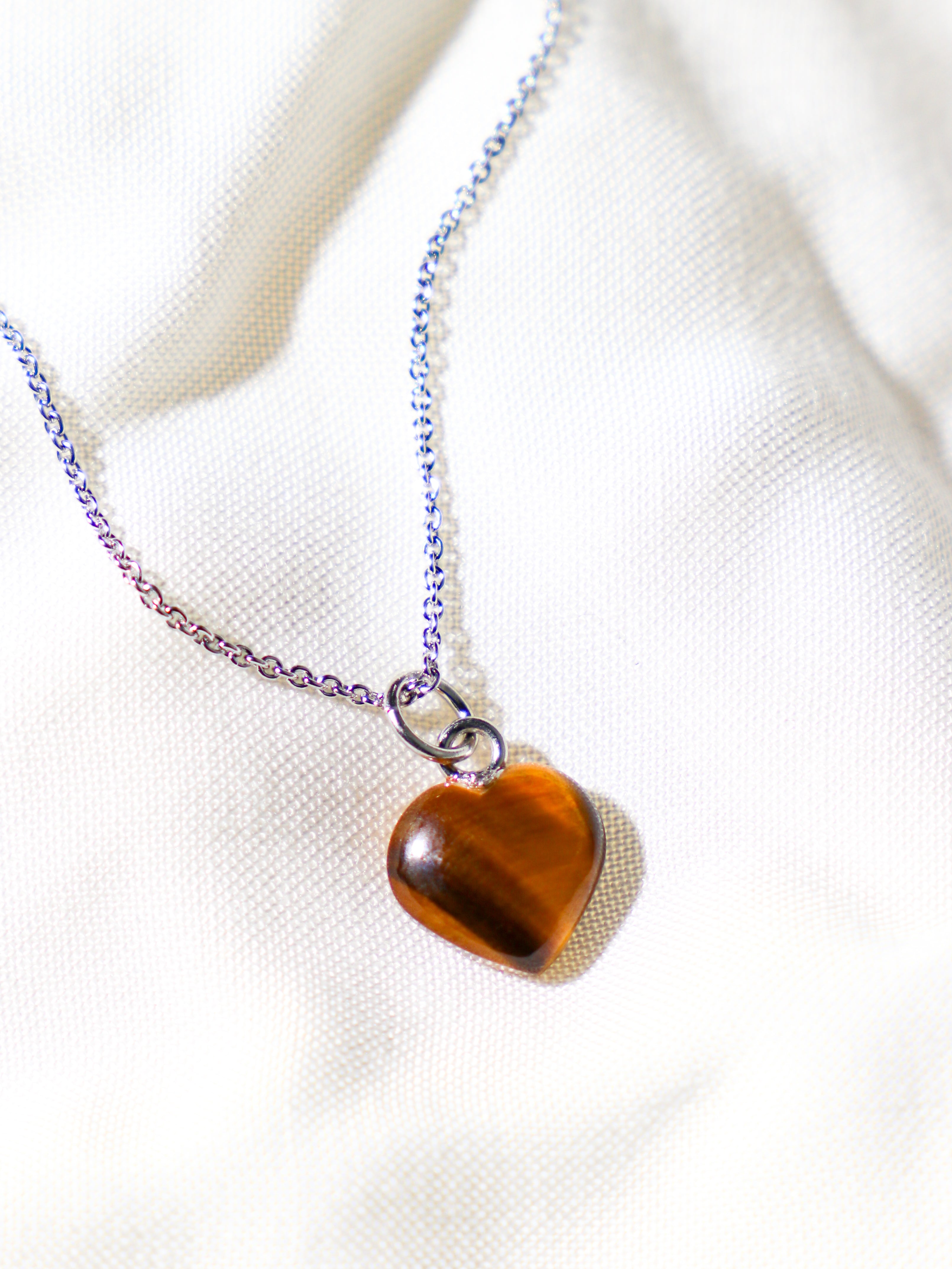 Tigerøje MINI Hjerte Halskæde