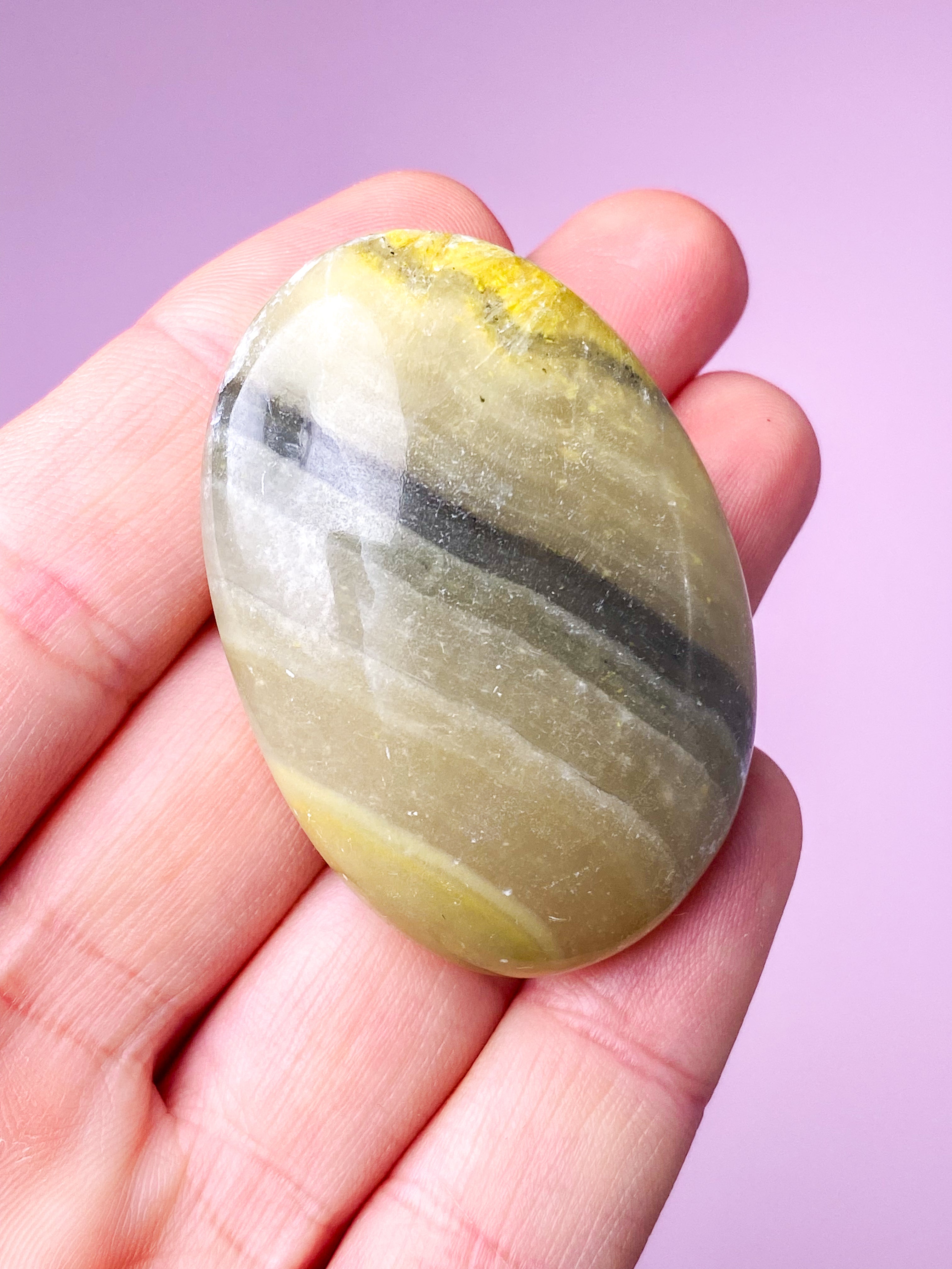 Bumble Bee Onyx Palmstone (Nr. 3)