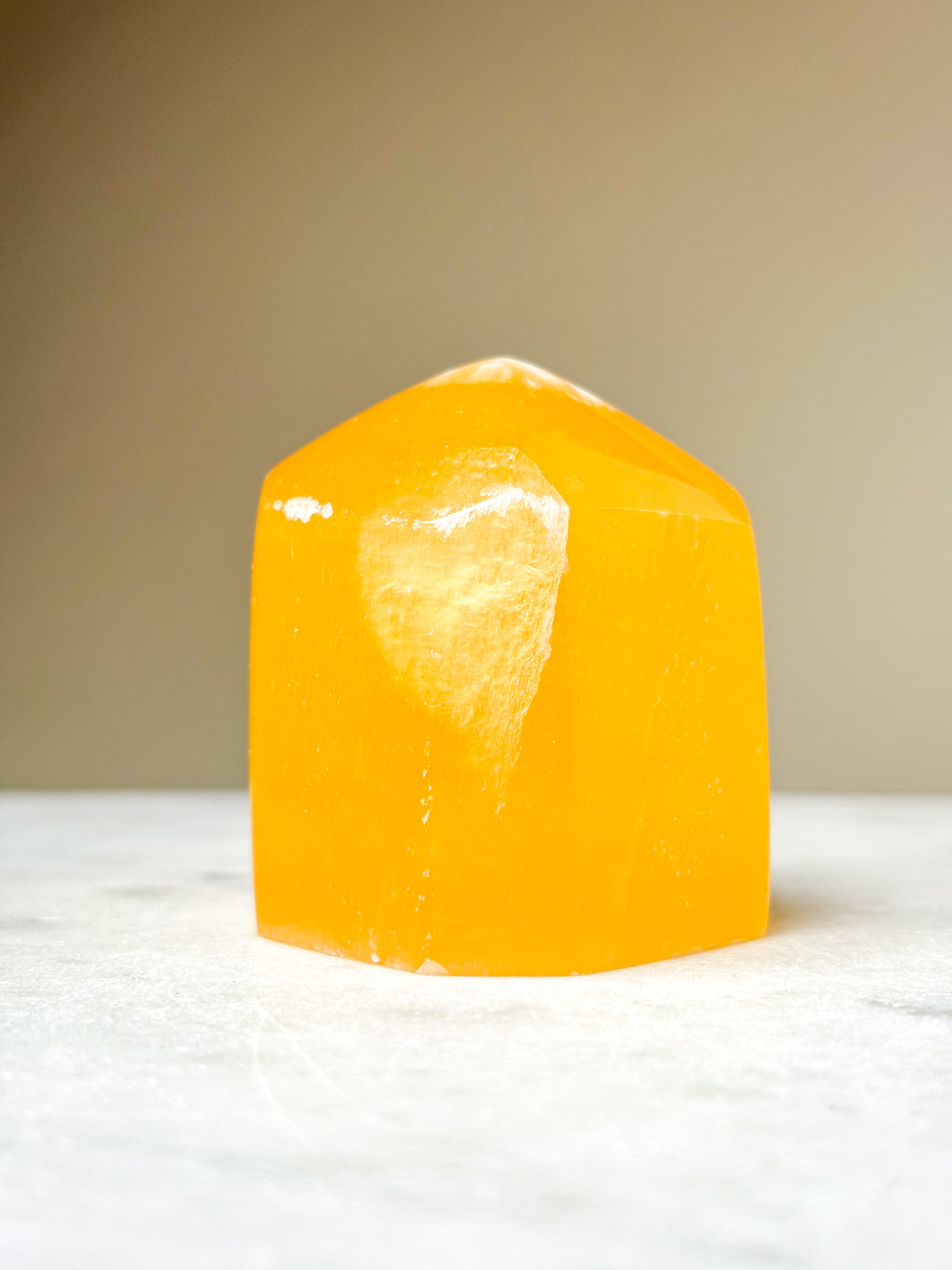 Honeycomb Calcit Tårn (Nr. 16)