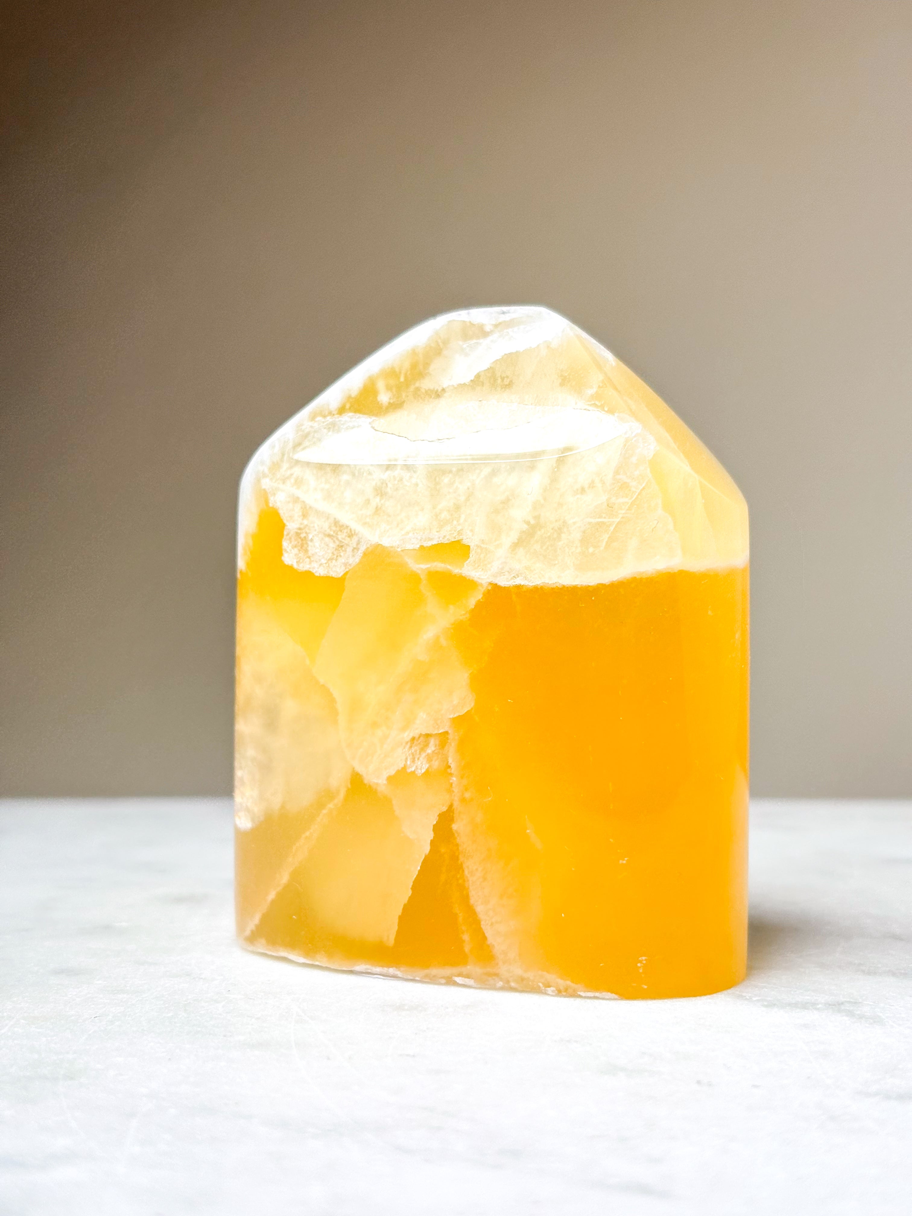 Honeycomb Calcit Tårn (Nr. 17)