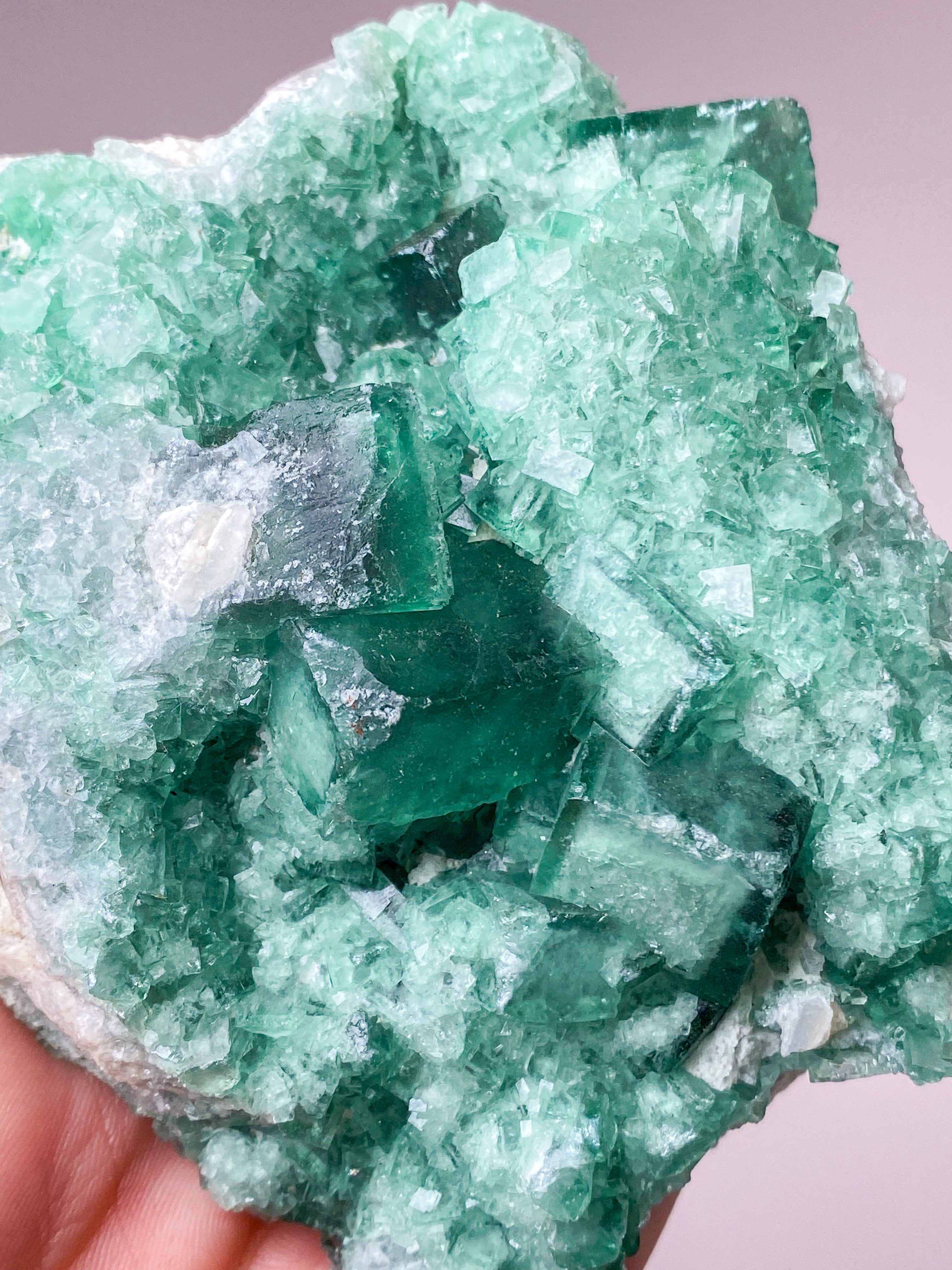 Grøn Kubisk Fluorit Klynge (Nr. 7) Eksklusiv Kvalitet