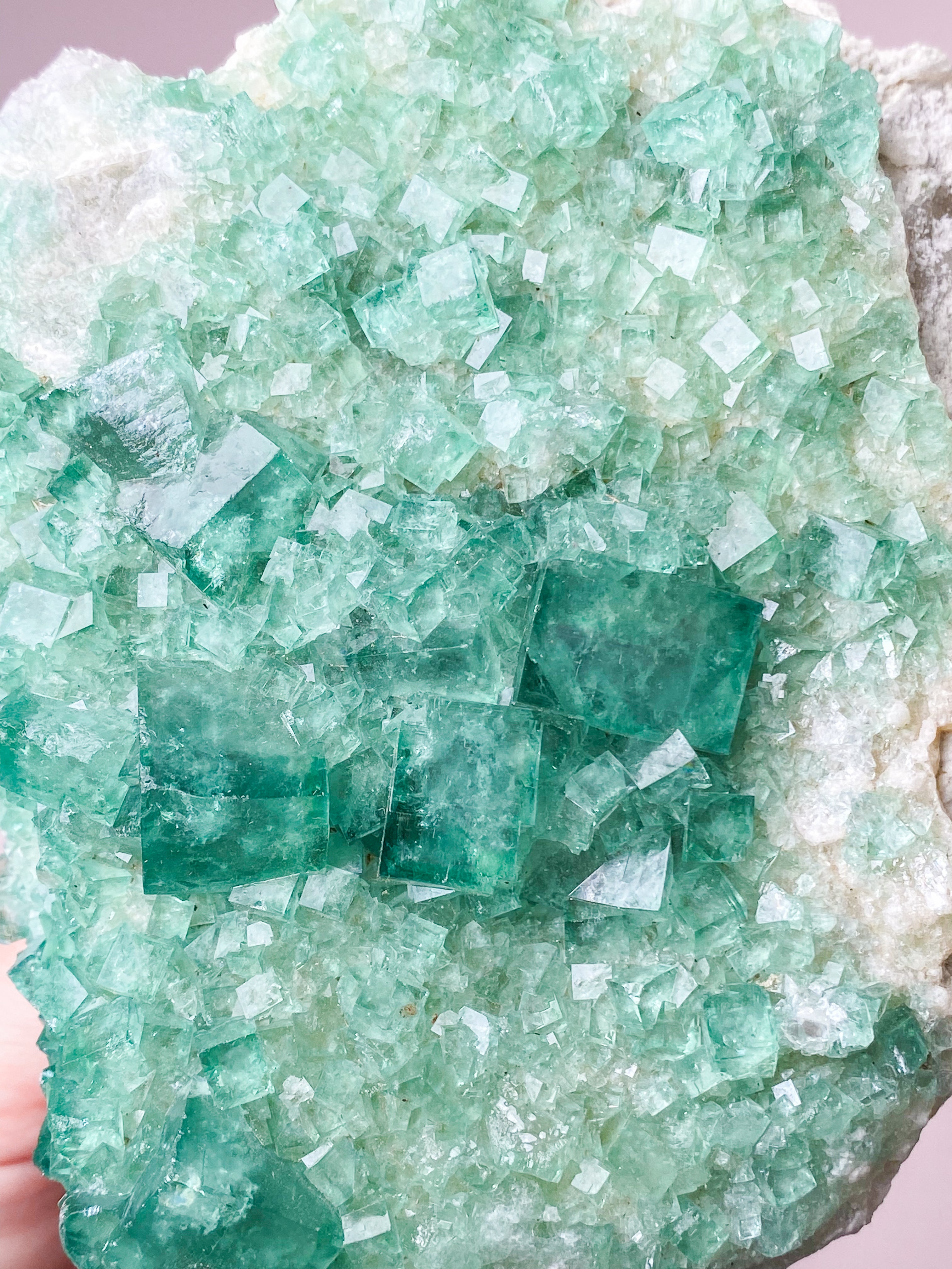 Grøn Kubisk Fluorit Klynge (Nr. 24) Eksklusiv Kvalitet