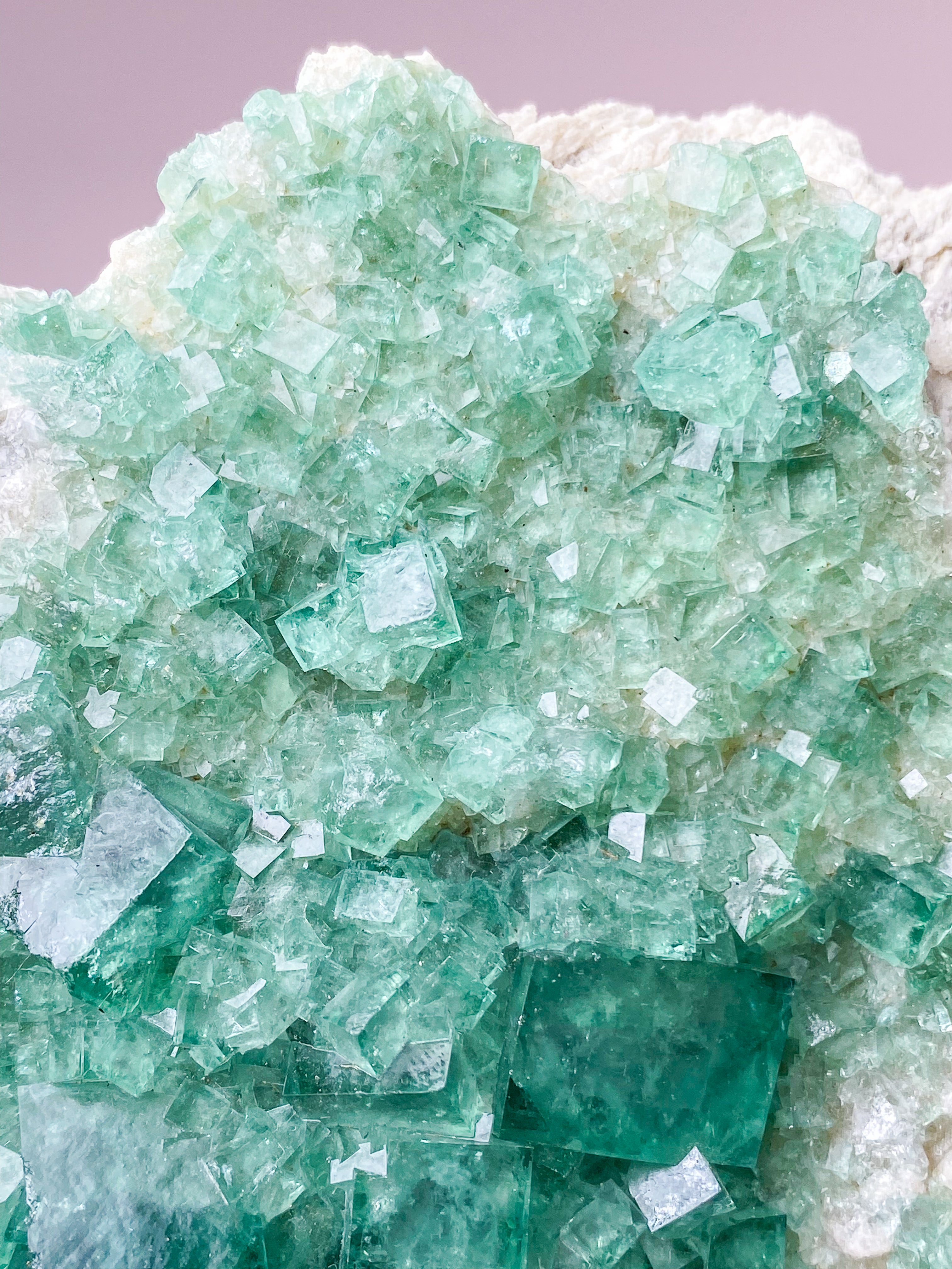 Grøn Kubisk Fluorit Klynge (Nr. 24) Eksklusiv Kvalitet