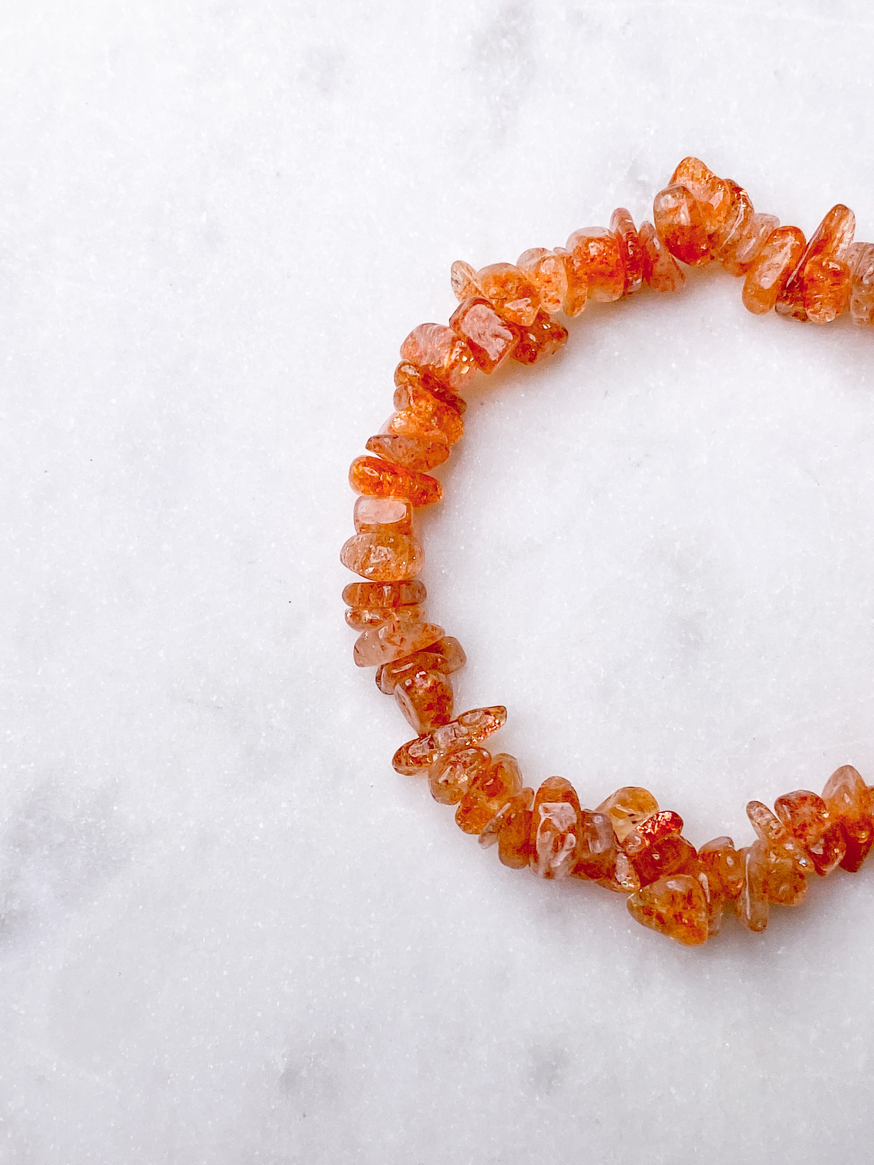 Armband med solstensflisor