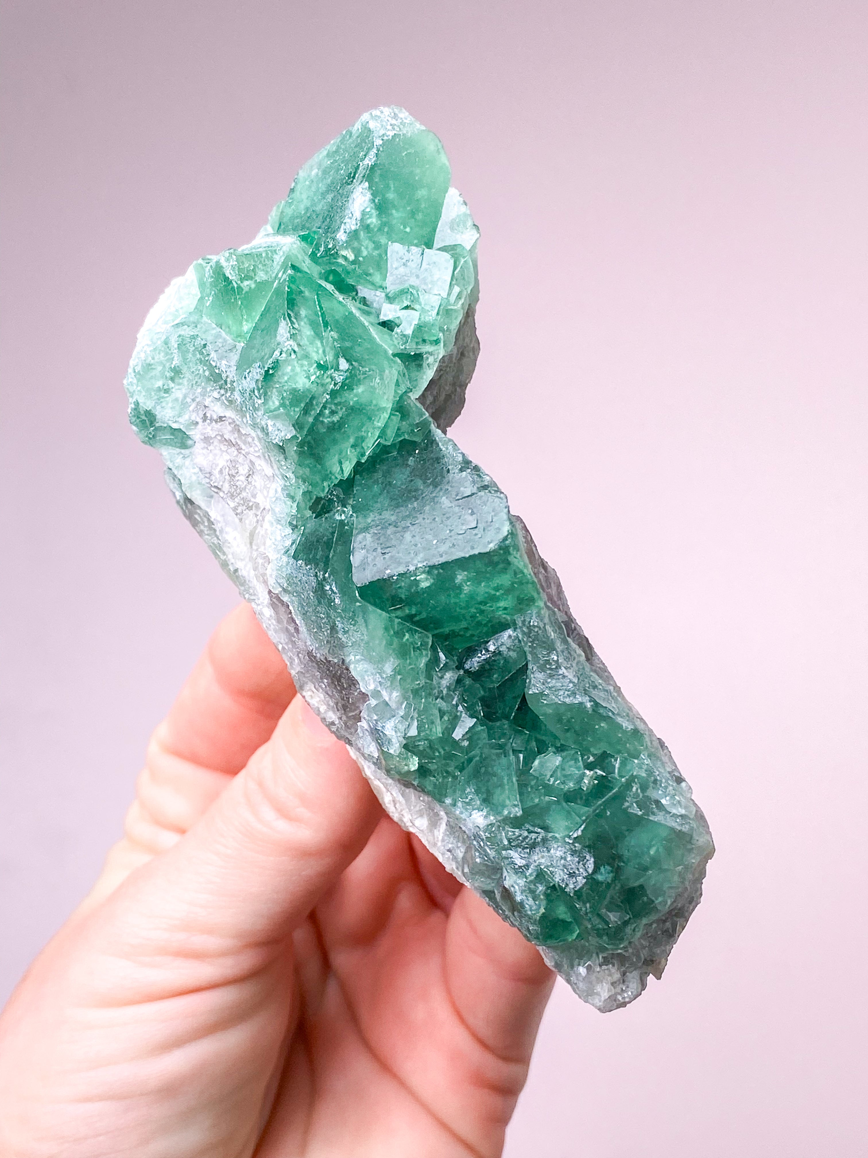 Grøn Kubisk Fluorit Klynge (Nr. 29) Eksklusiv Kvalitet