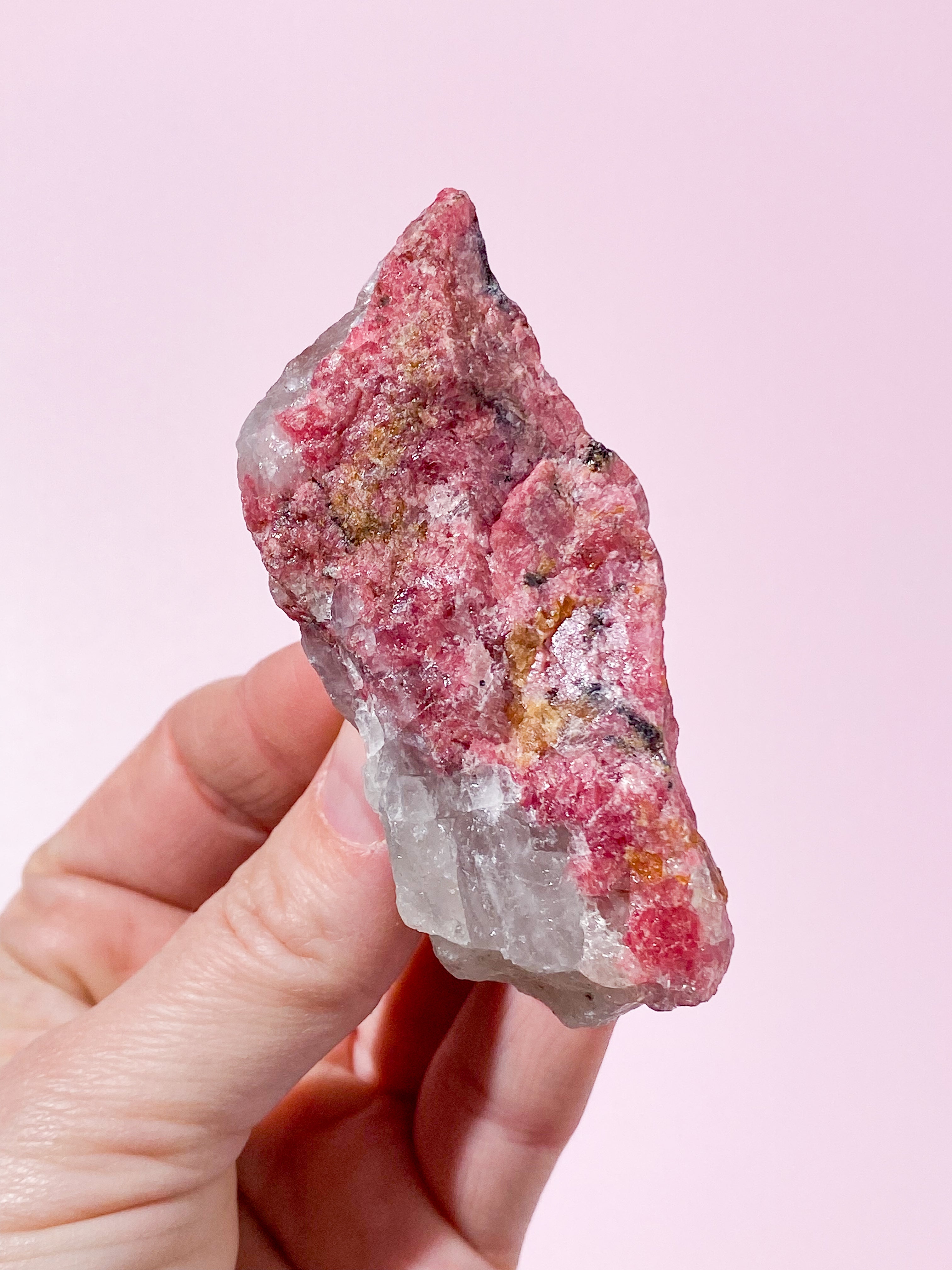 Rå Rhodonit m. Sort turmalin (Nr. 5)