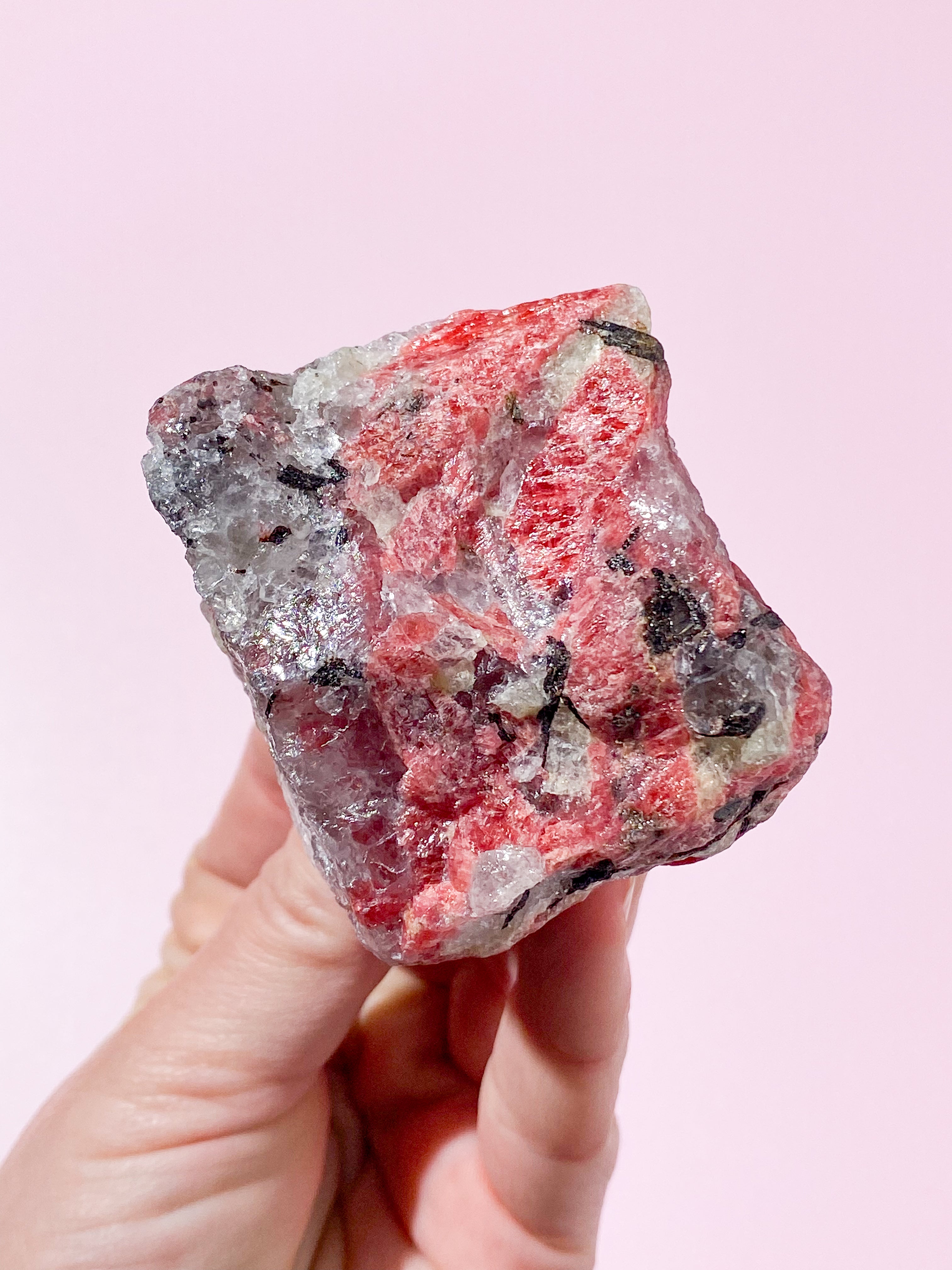 Rå Rhodonit m. Sort turmalin (Nr. 7)